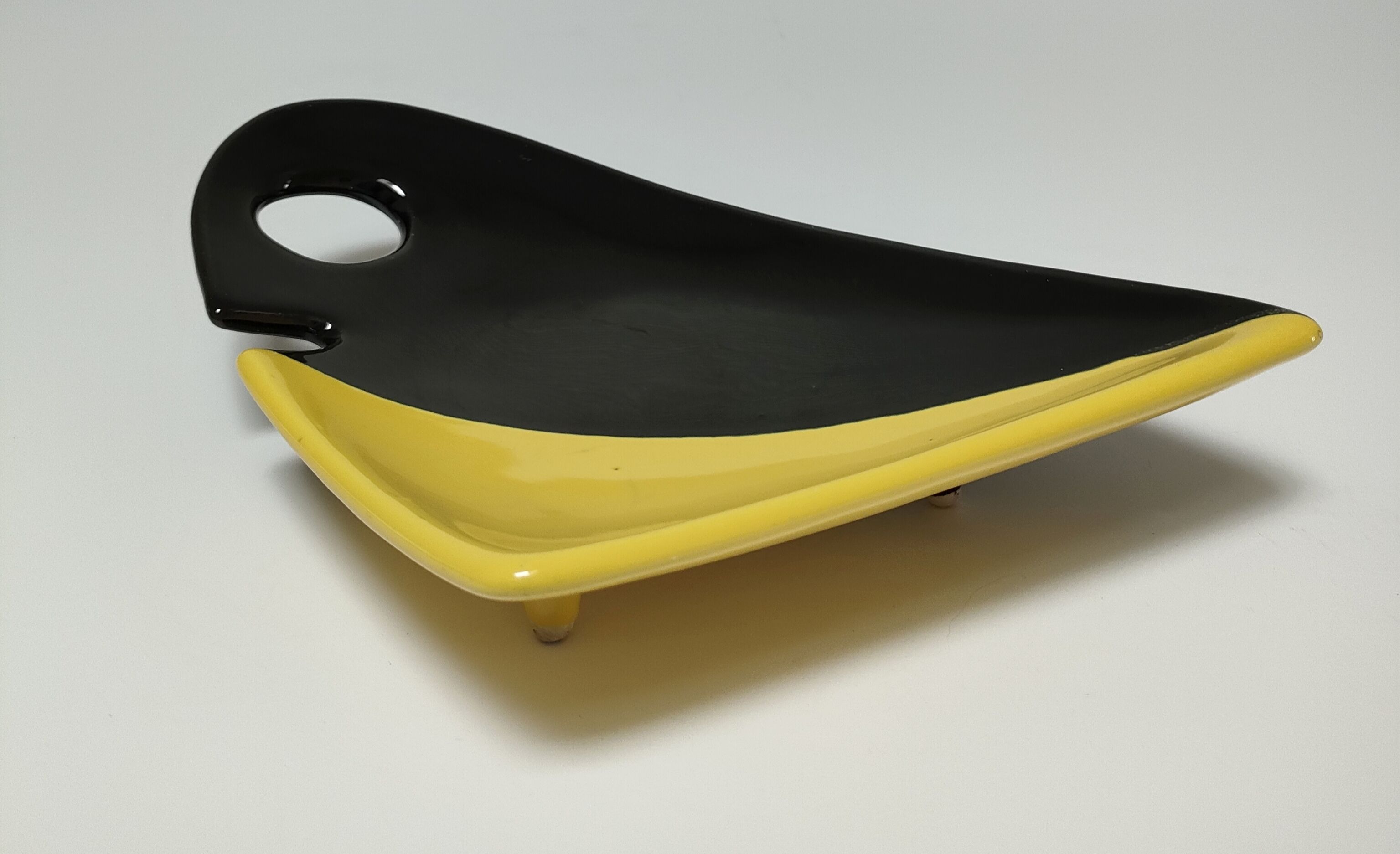 Empty pocket anthropomorphic ceramic black and yellow design 50s