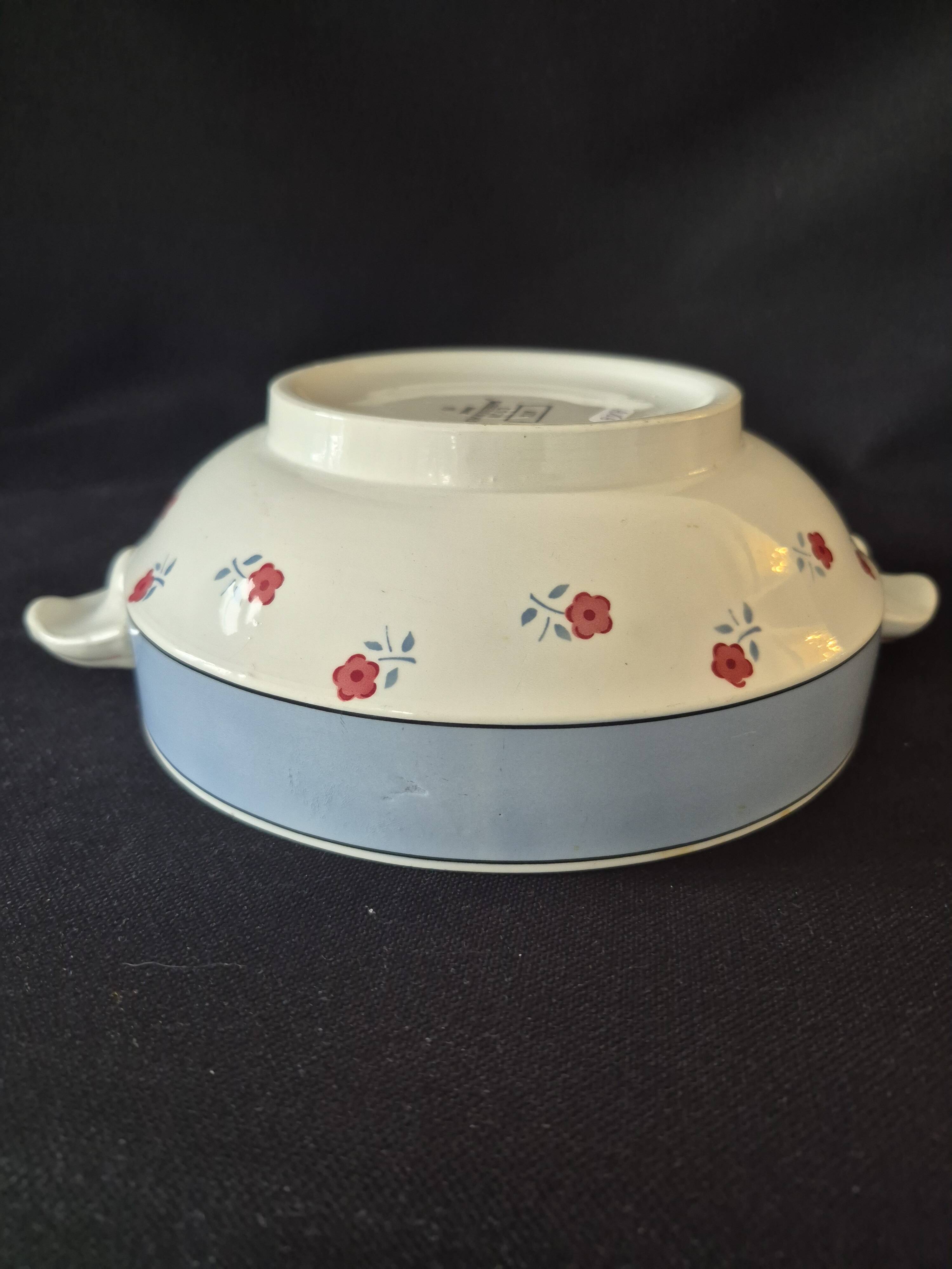 Vegetable dish (soup tureen) in Digoin Sarreguemines earthenware, model AIX A156.