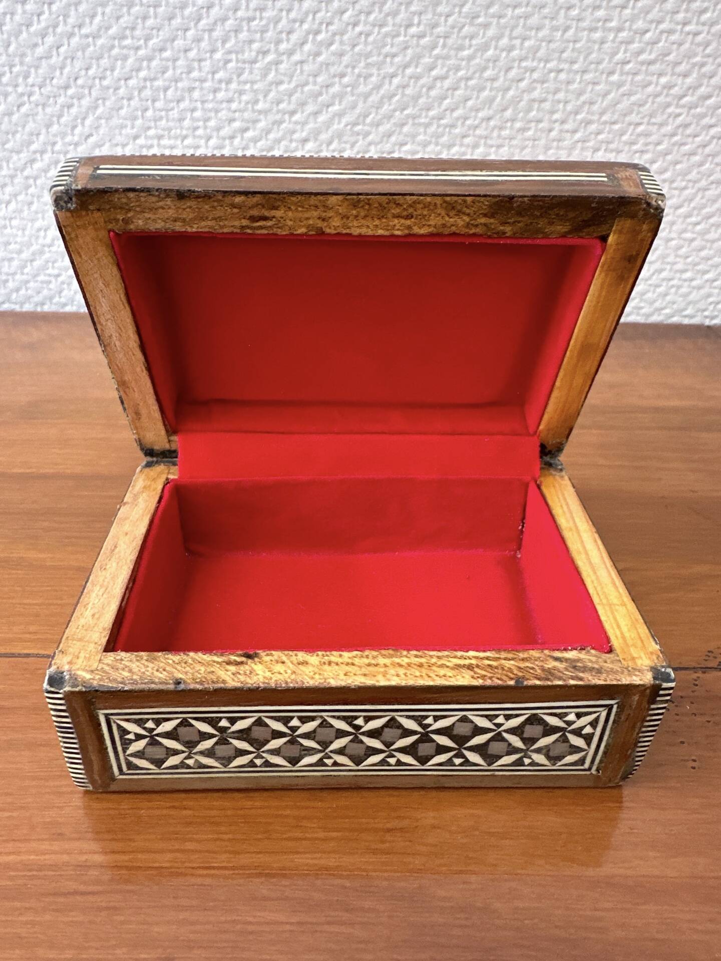 Mother-of-pearl jewelry box with velvet interior