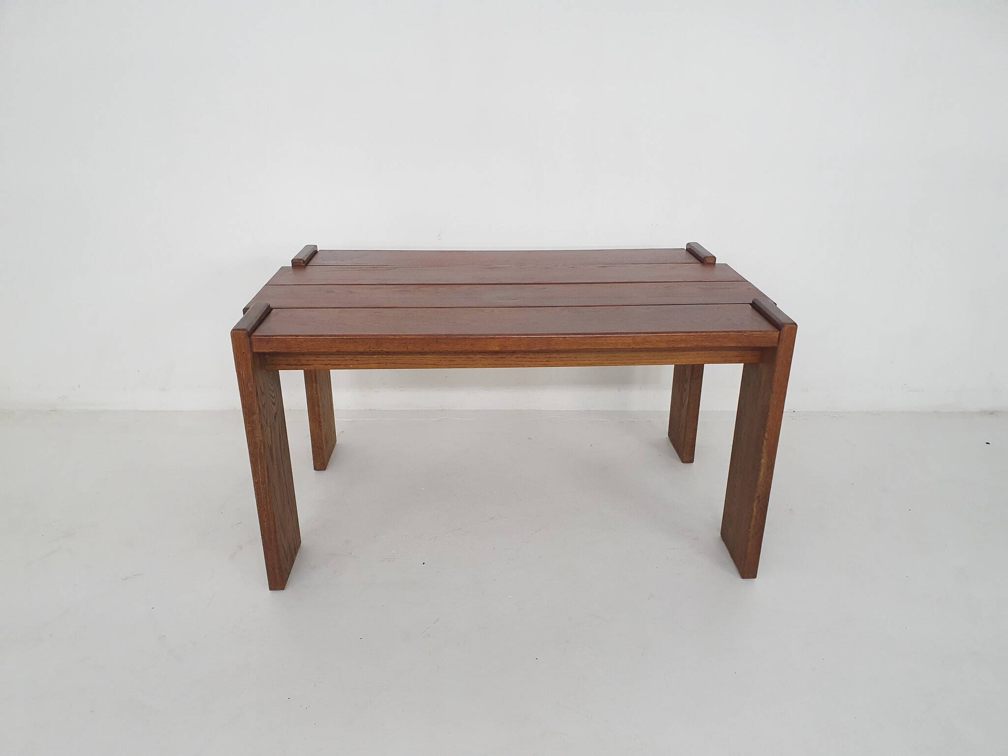 Table de salle à manger en chêne massif, Pays-Bas, années 1970