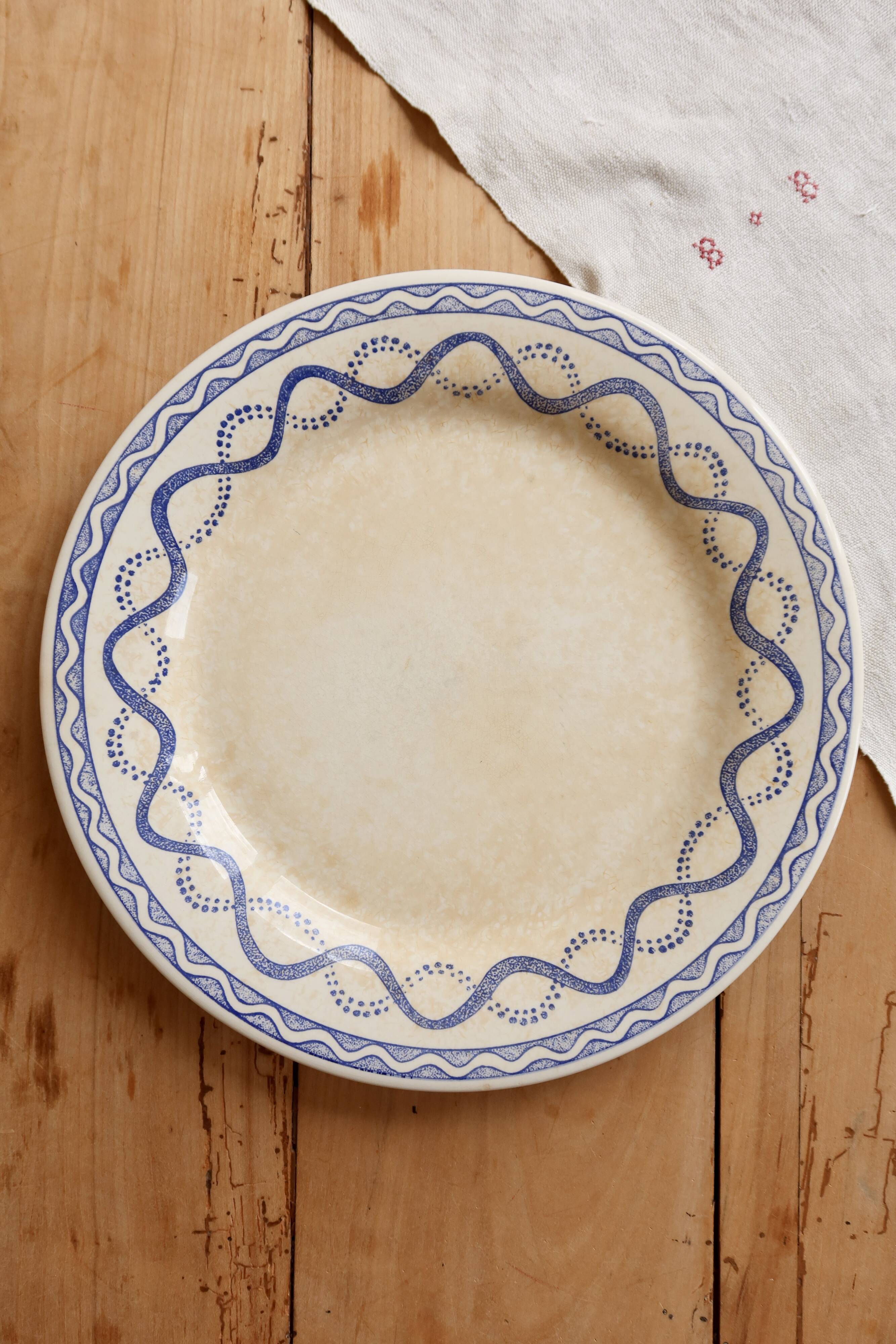 Old Gien Aurélie plate – Ivory earthenware with Lesage fabric pattern