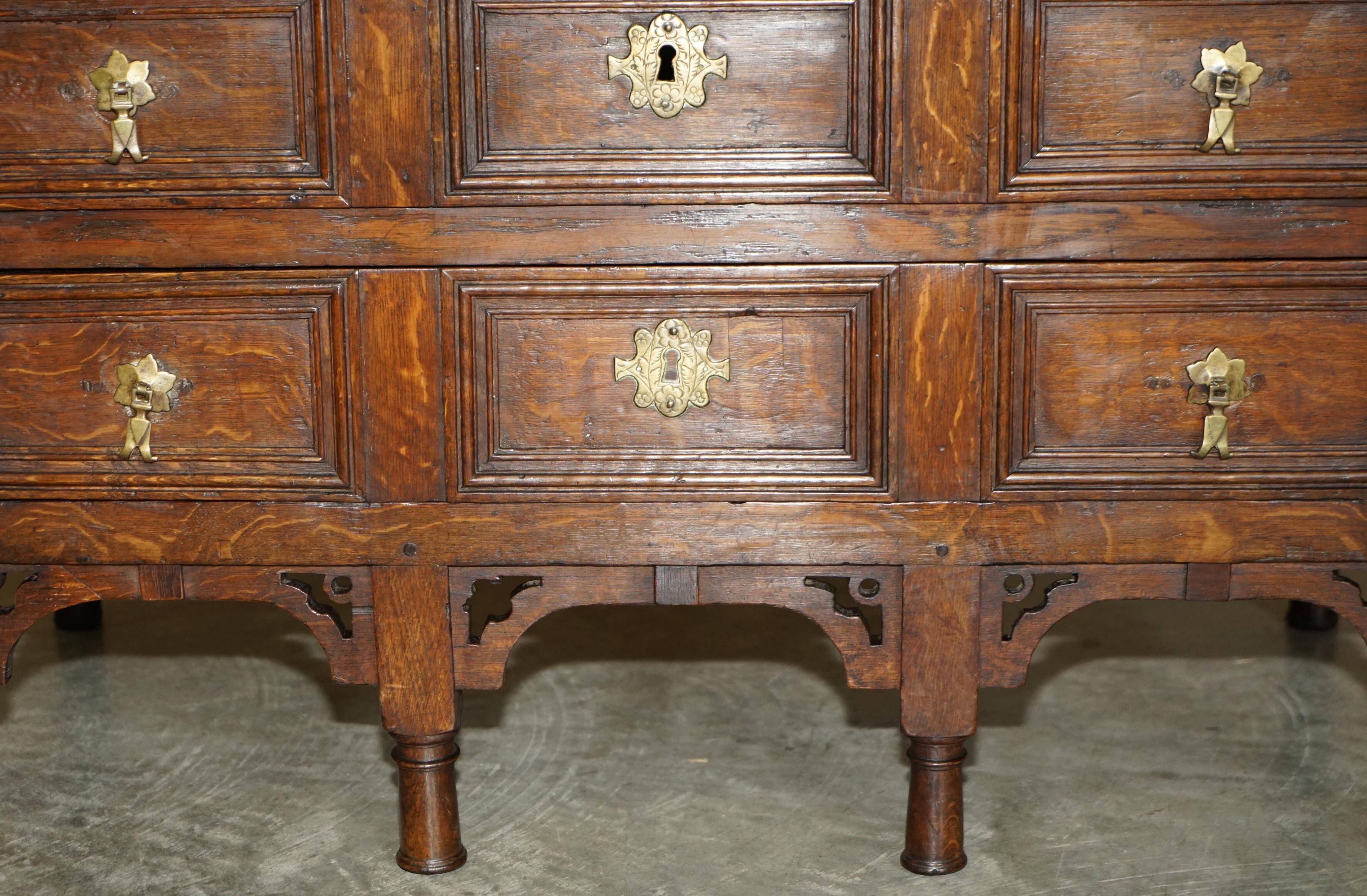 Commode hollandaise en chêne d'époque circa 1720-1740