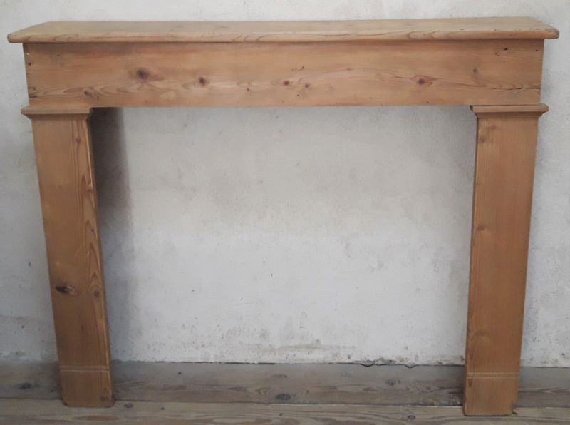 Fireplace mantle XIX l130xh103cm in fir
