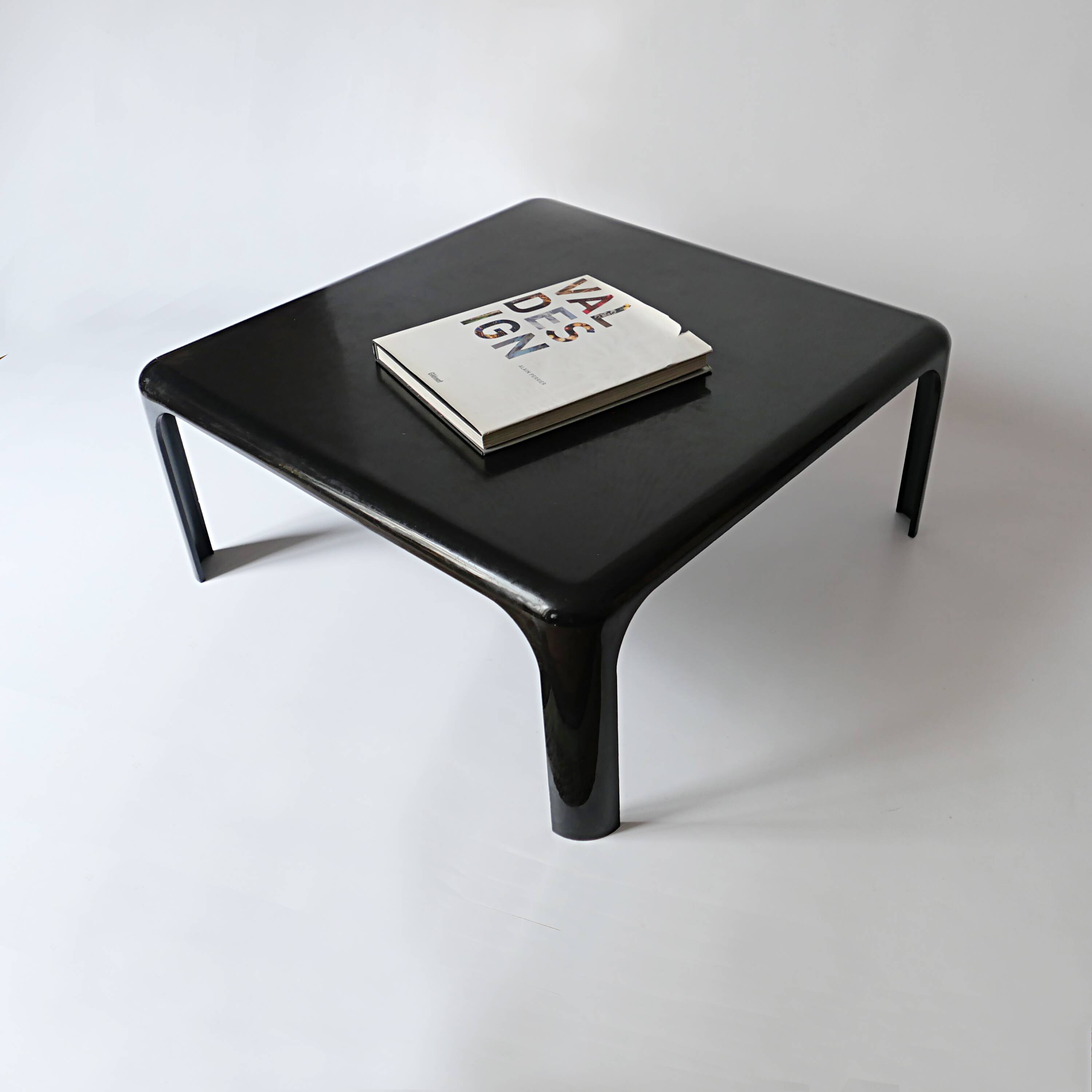 Vico Magistretti coffee table 70s vintage design 1970 Artemide