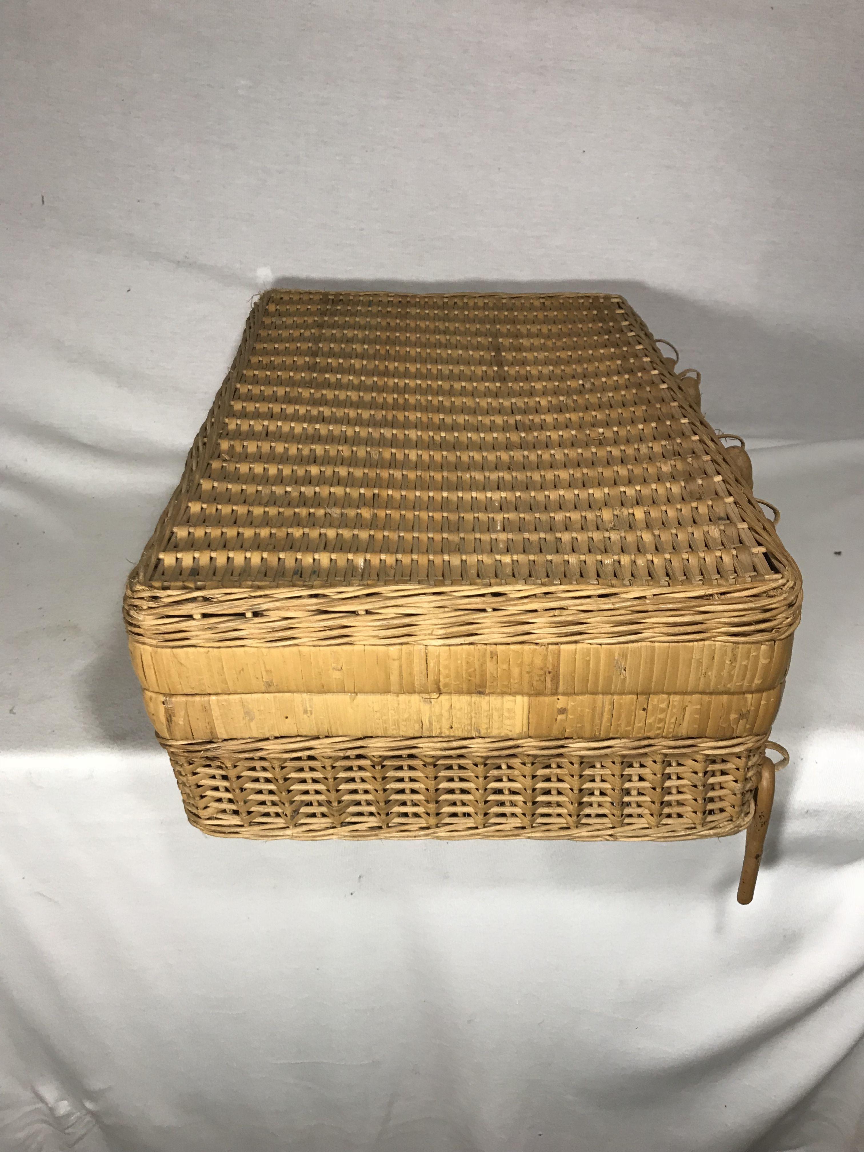 Old picnic basket 60s rattan wicker vintage