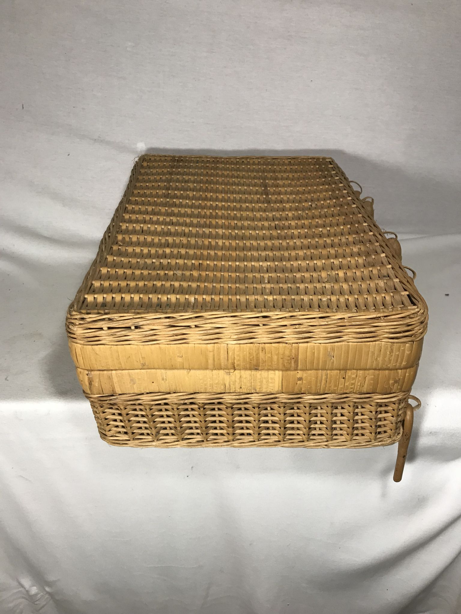 Old picnic basket 60s rattan wicker vintage