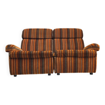 Paire de chauffeuses modulaires vintage années 70 – tissu orange rayé