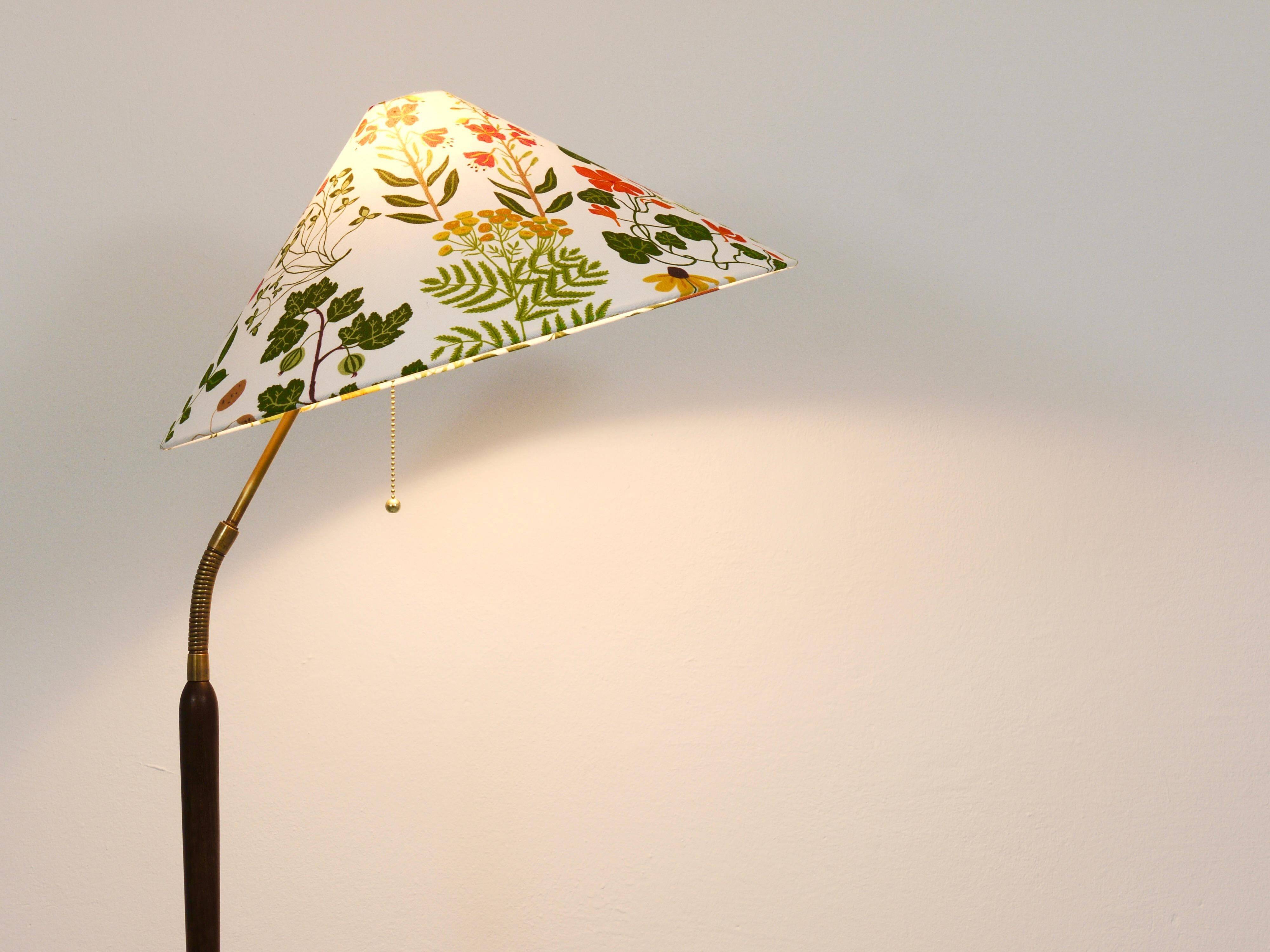 Lampadaire réglable en noyer et laiton des années 1940, Rupert Nikoll Vienne, Autriche, années 1950