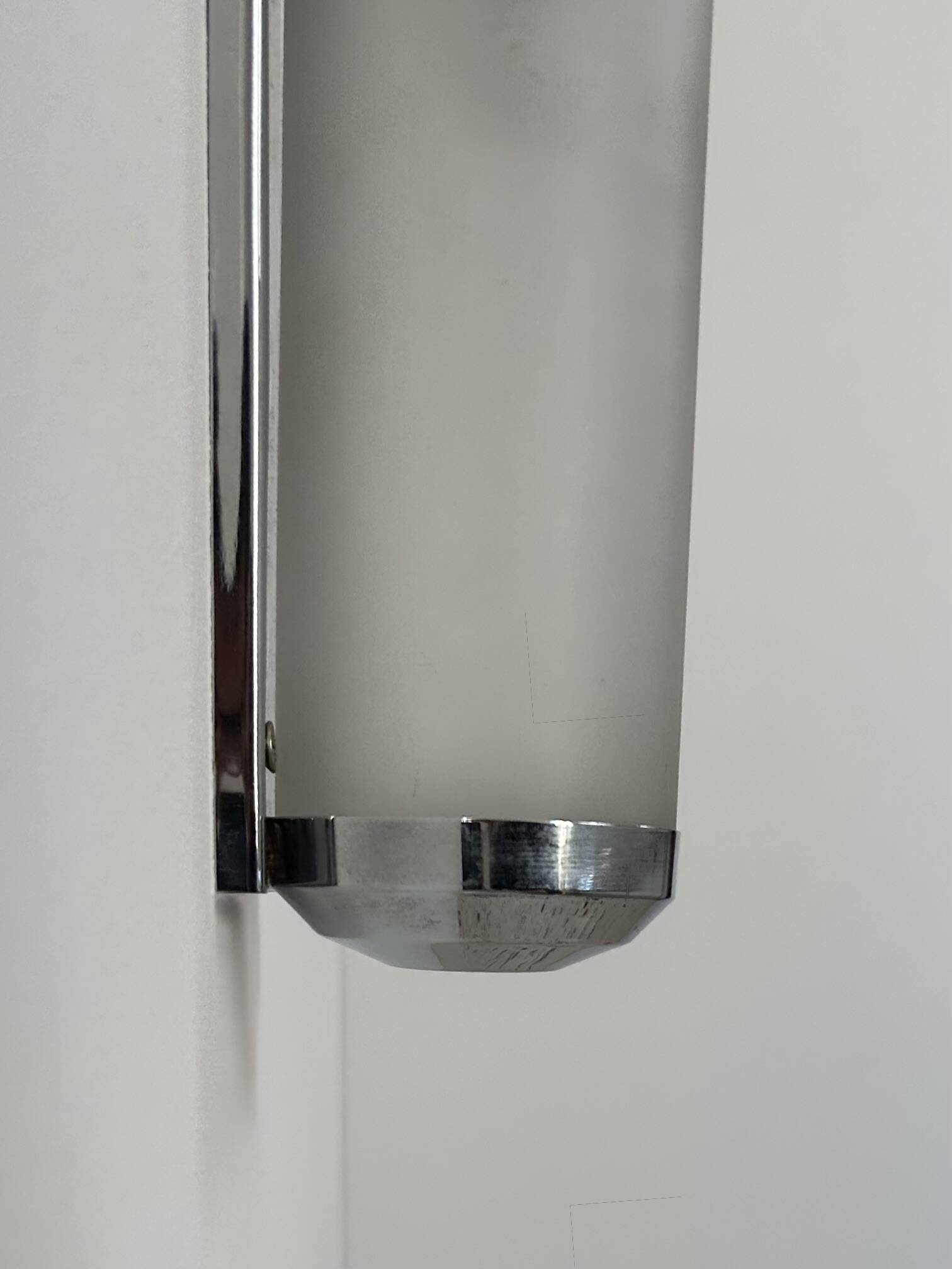 Vintage tubular Art Deco wall light, chrome metal, frosted glass, France, 1930.
