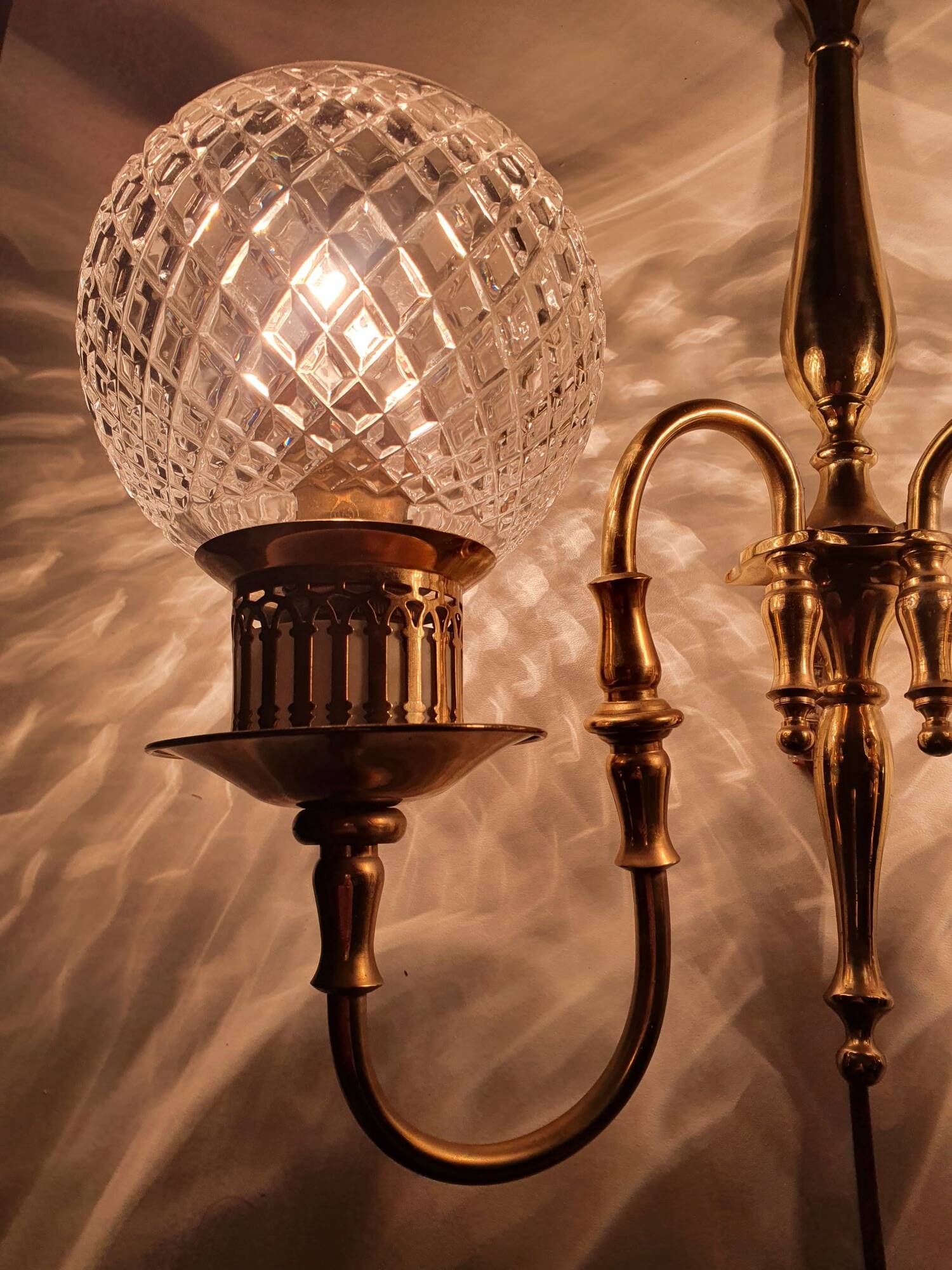 Two-light wall light gold with antique crystal globes