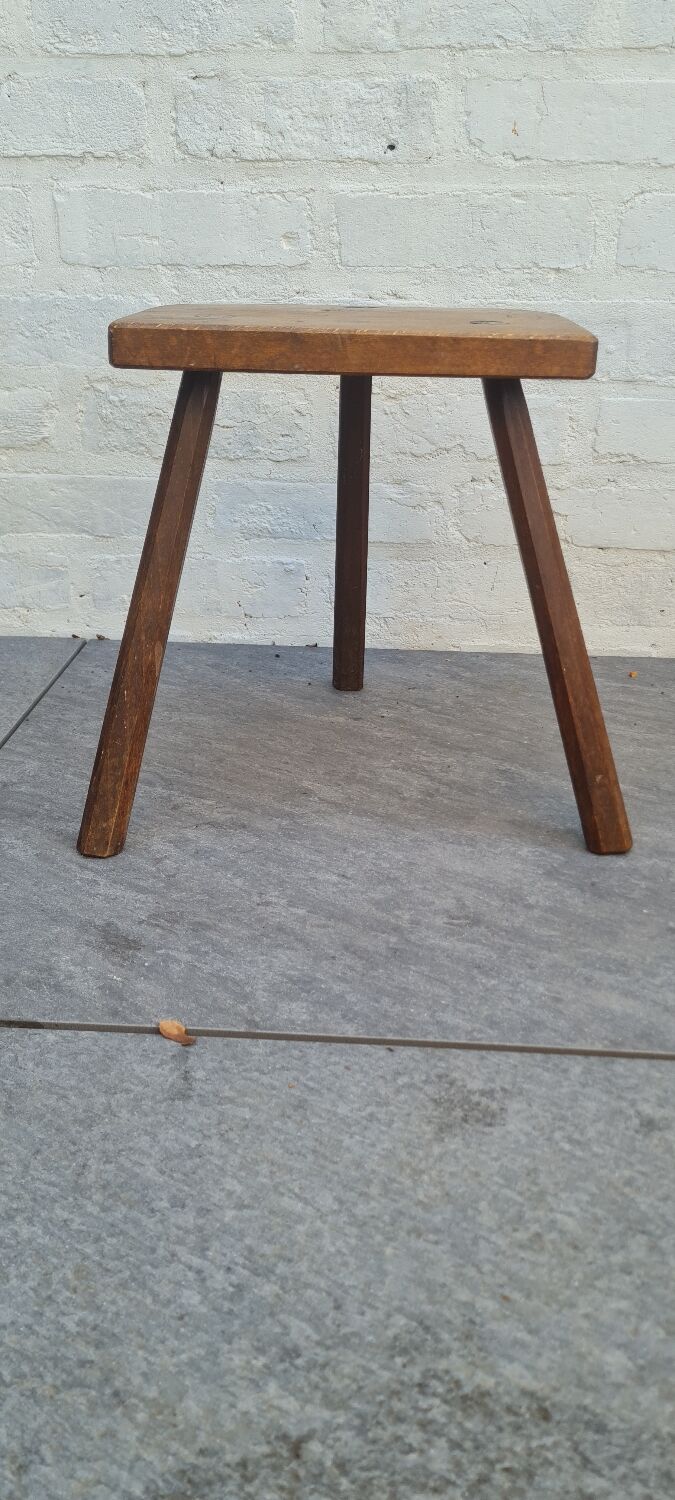 Tripod stool
