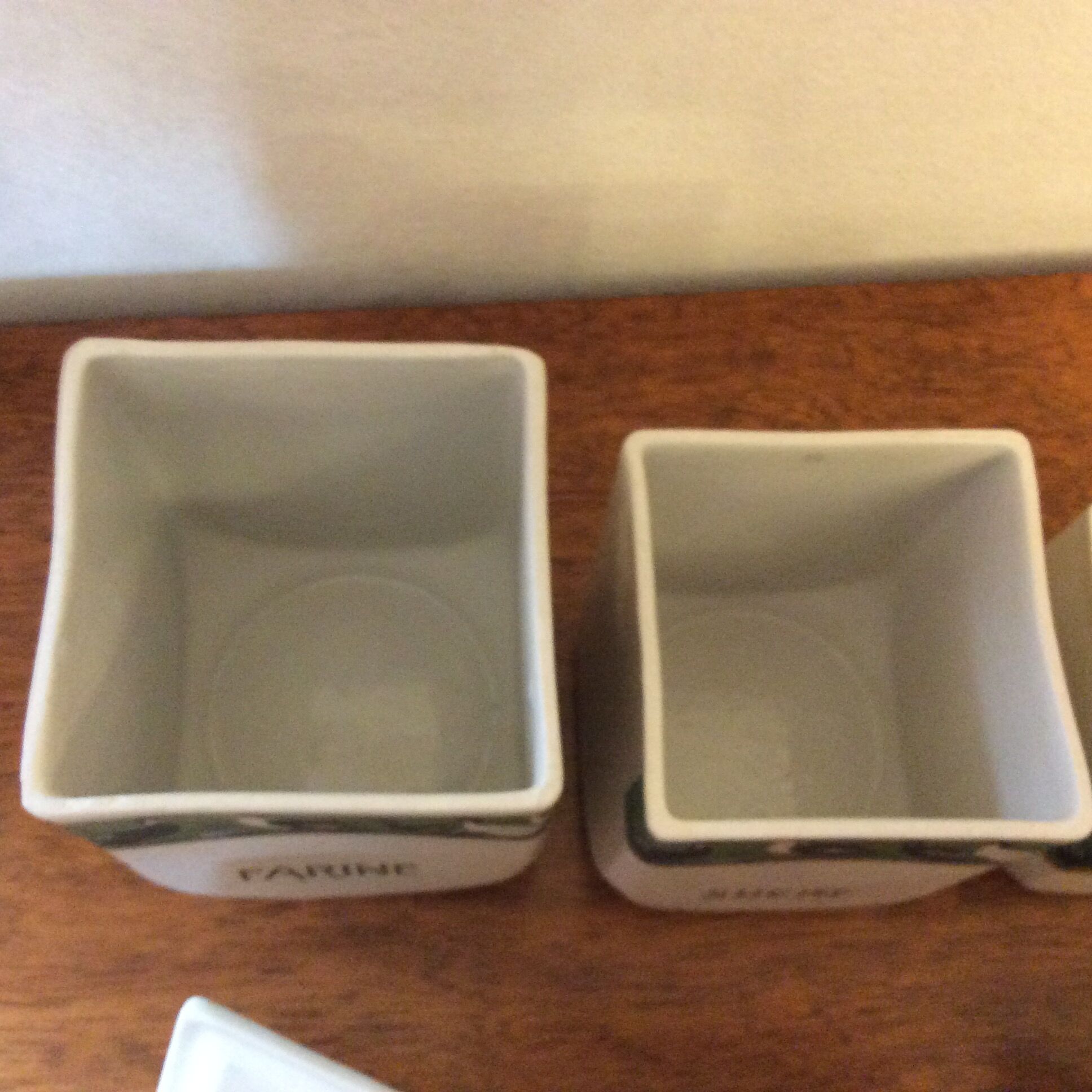 Set of 6 old pots with 3 trundle lids