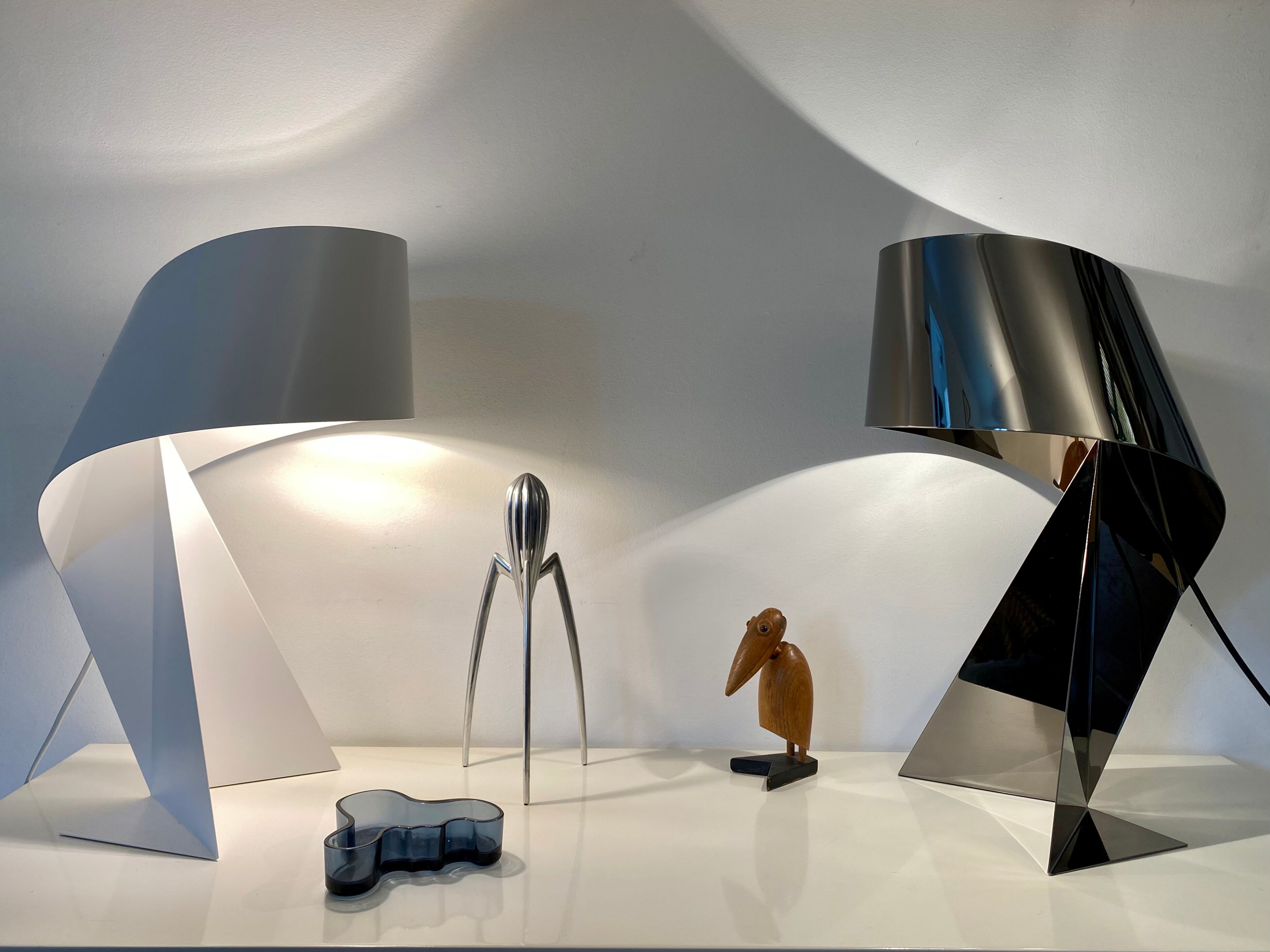 Ribbon lamp design Claire Norcross white laqué steel