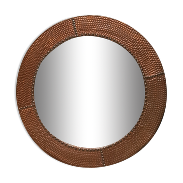 Miroir 1970 encadrement plaque de cuivre marteler et clouté sur bois 62x62  verre 45x45