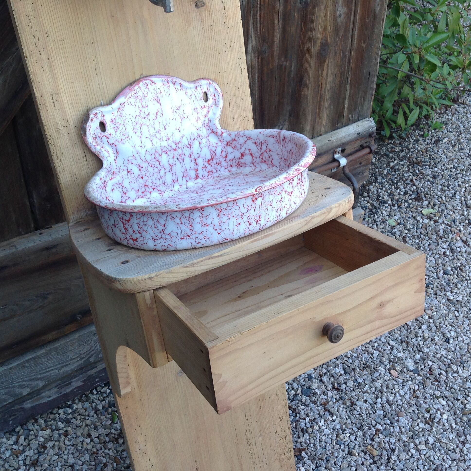 Fountain on wood support