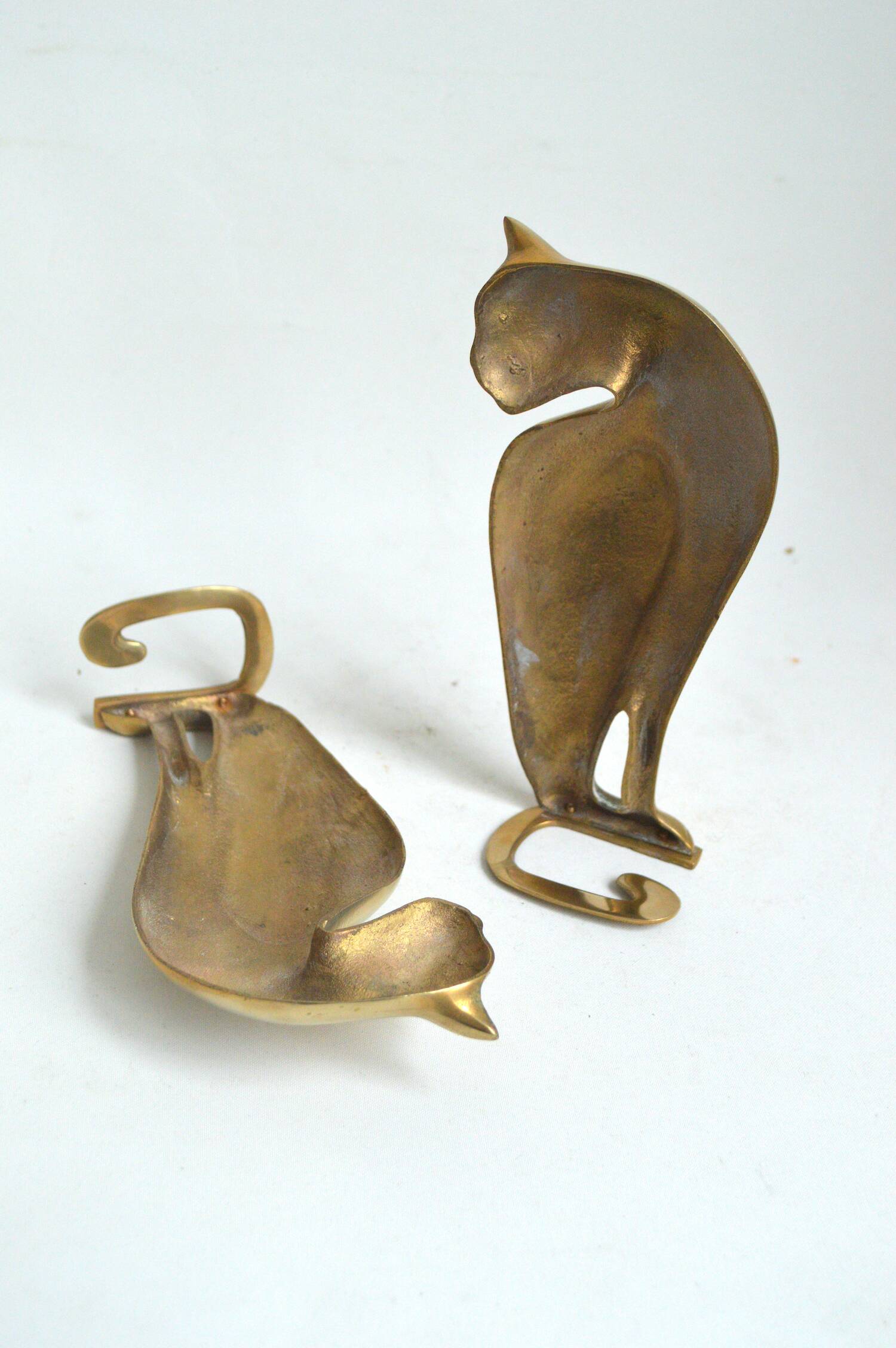 Feline brass bookends