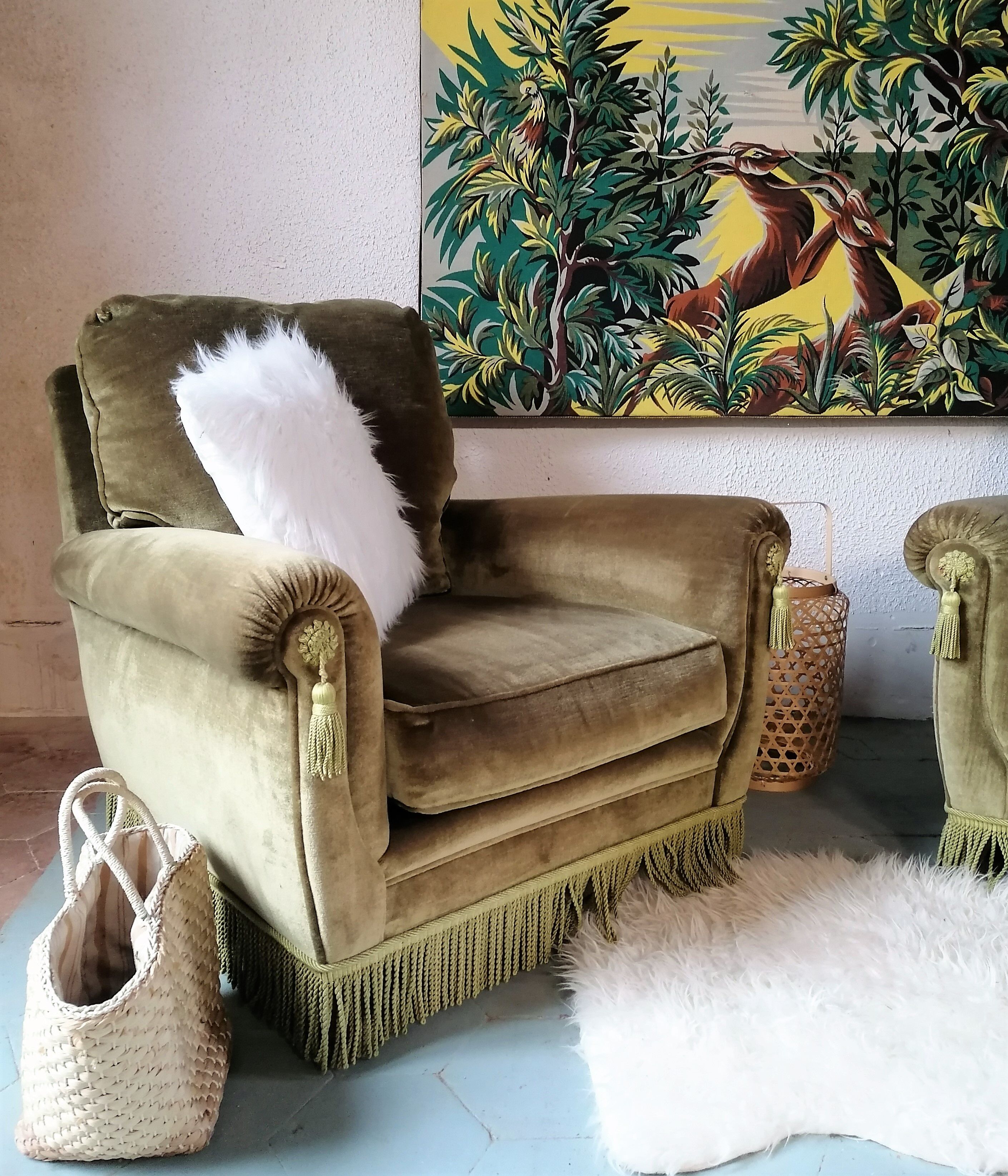 Paire de fauteuils en velours "Jean Roche "