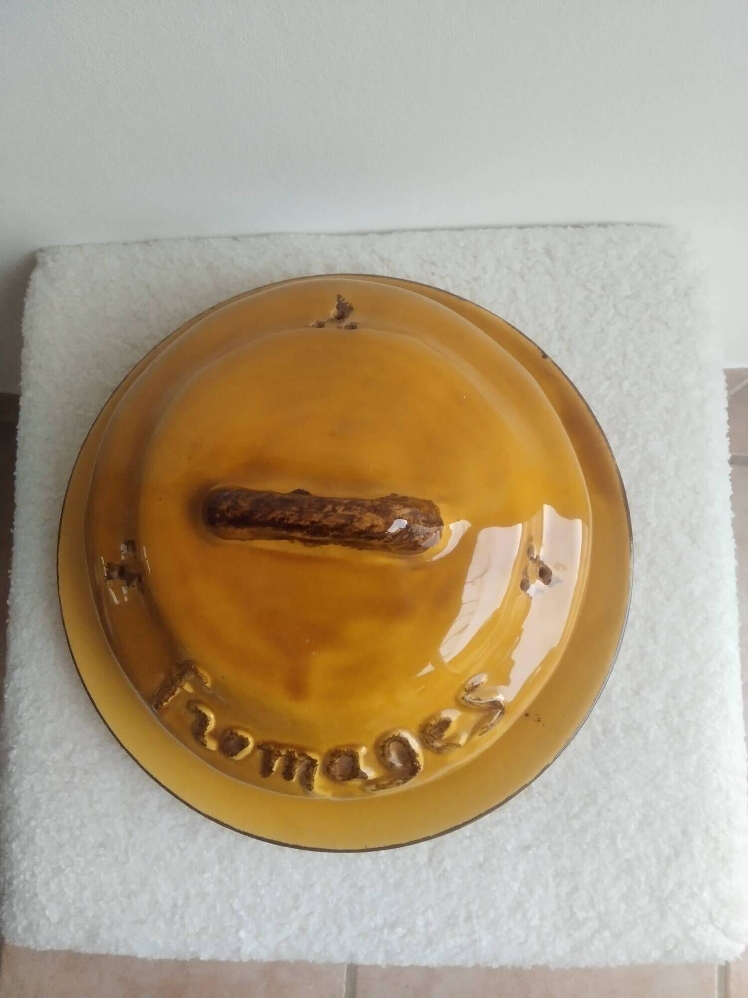 Glazed ceramic cheese dome