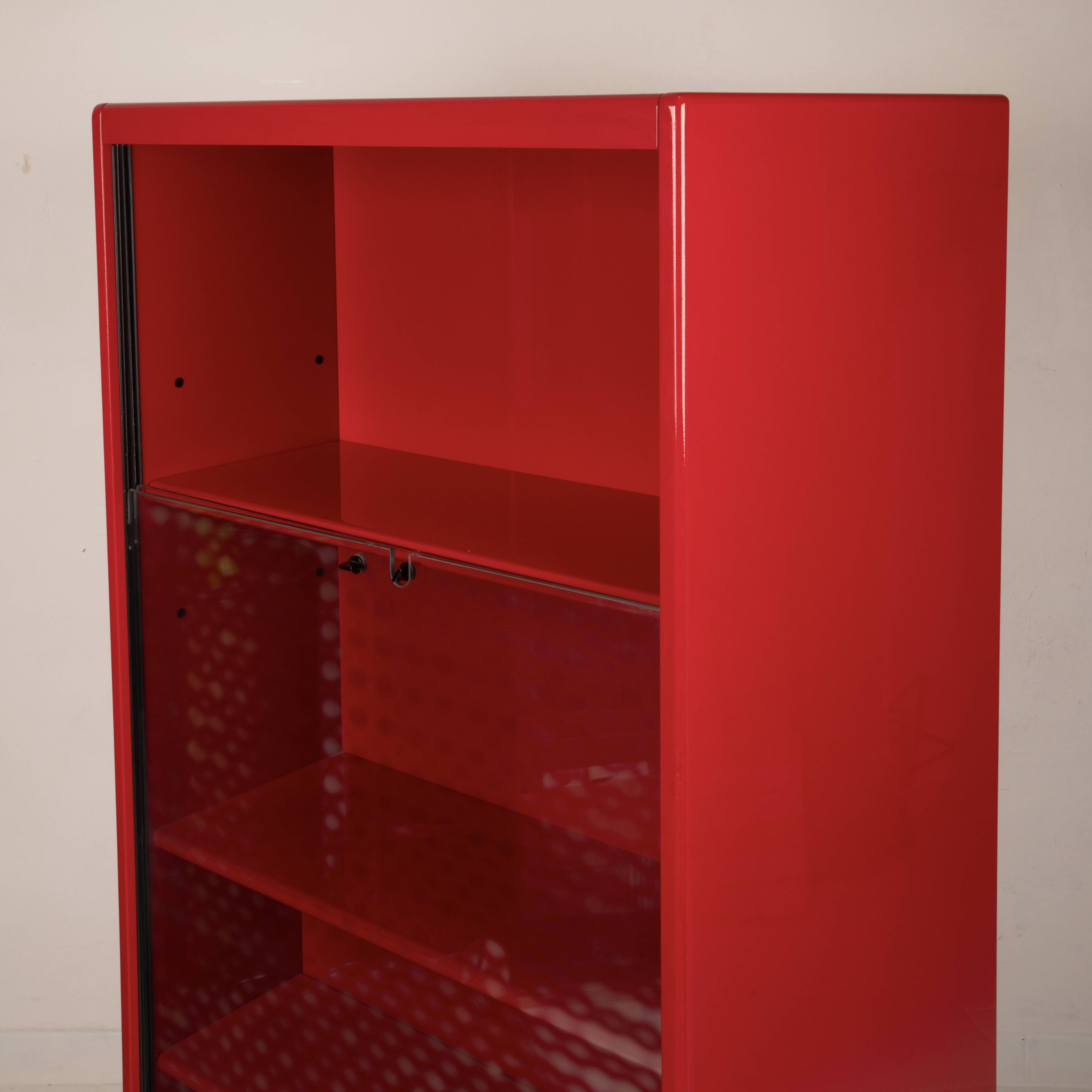 Double-face rotating display cabinet in red lacquer by Arflex, 1980s