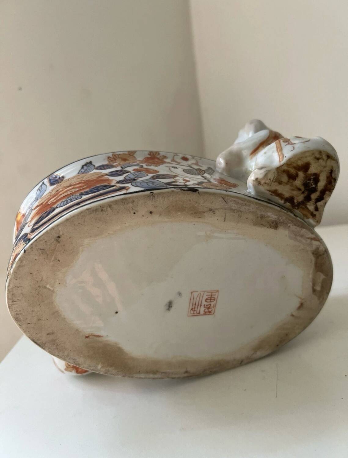 Antique Imari planter with zoomorphic dog decoration, 19th century