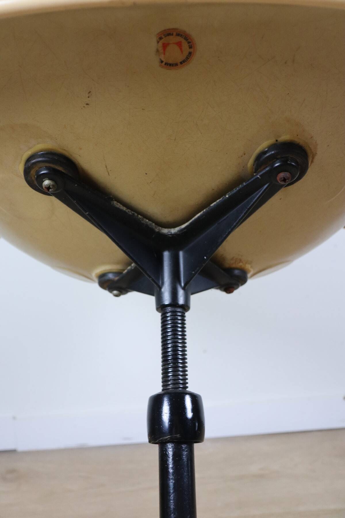 Chaise Eames Herman Miller - Fibre de verre pivotante réglable - 1960