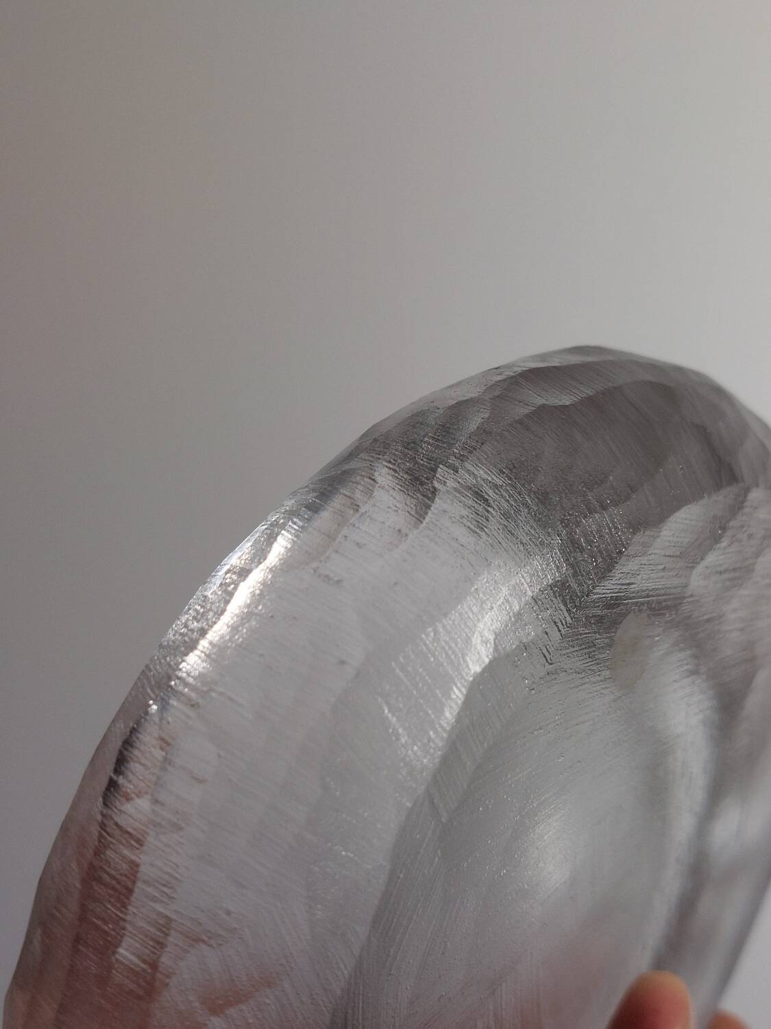 Cendrier vintage en verre de glace sculpté par Vicke Lindstrand pour Kosta Boda