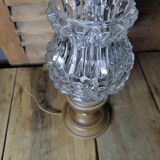 Lampe de chevet bureau base bois laiton globe verre moulé ancien vintage