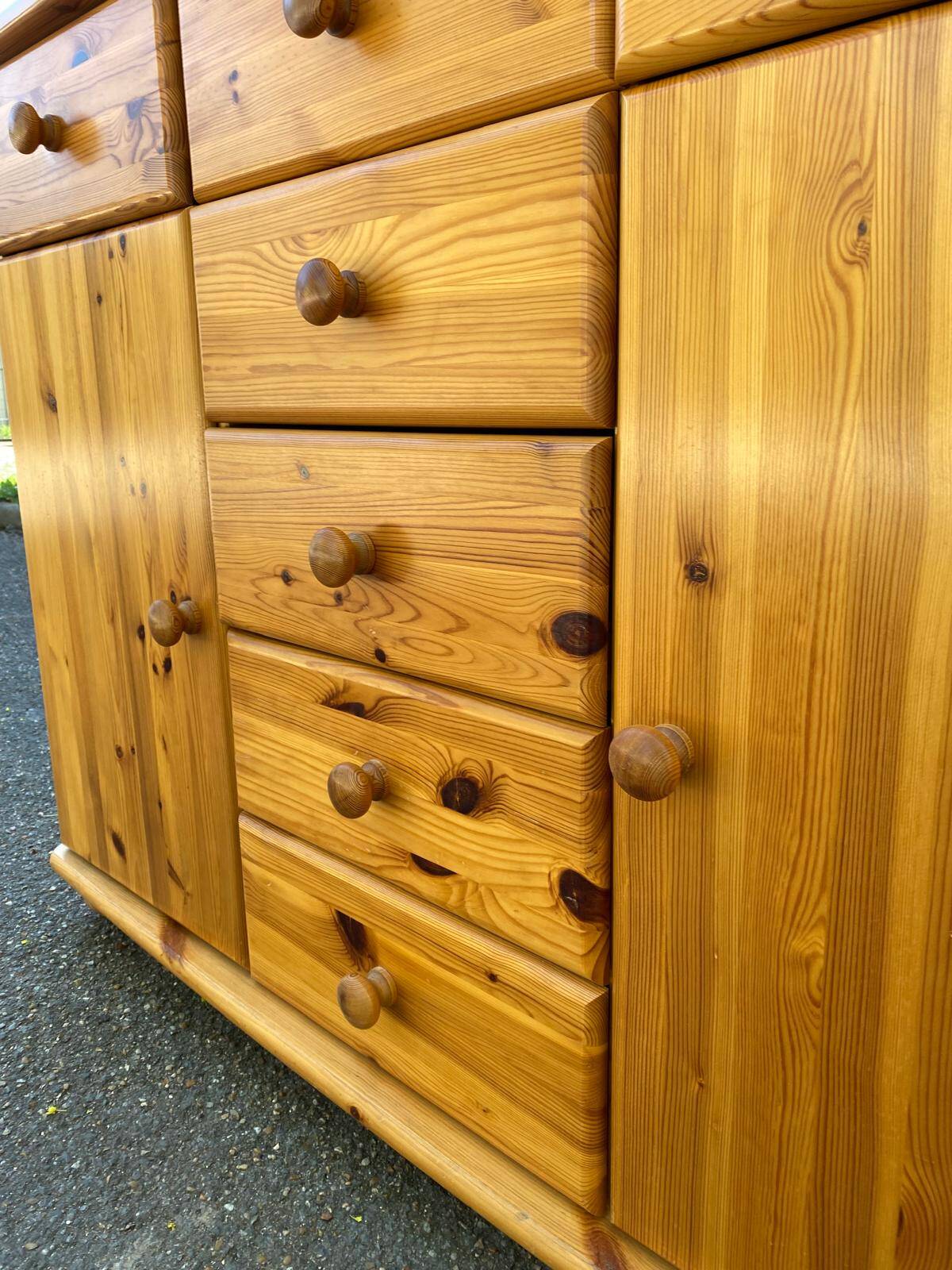 English chest of drawers, solid pine sideboard, 7 drawers and 2 doors