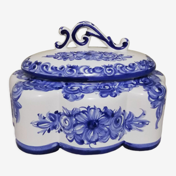 Delft earthenware tureen