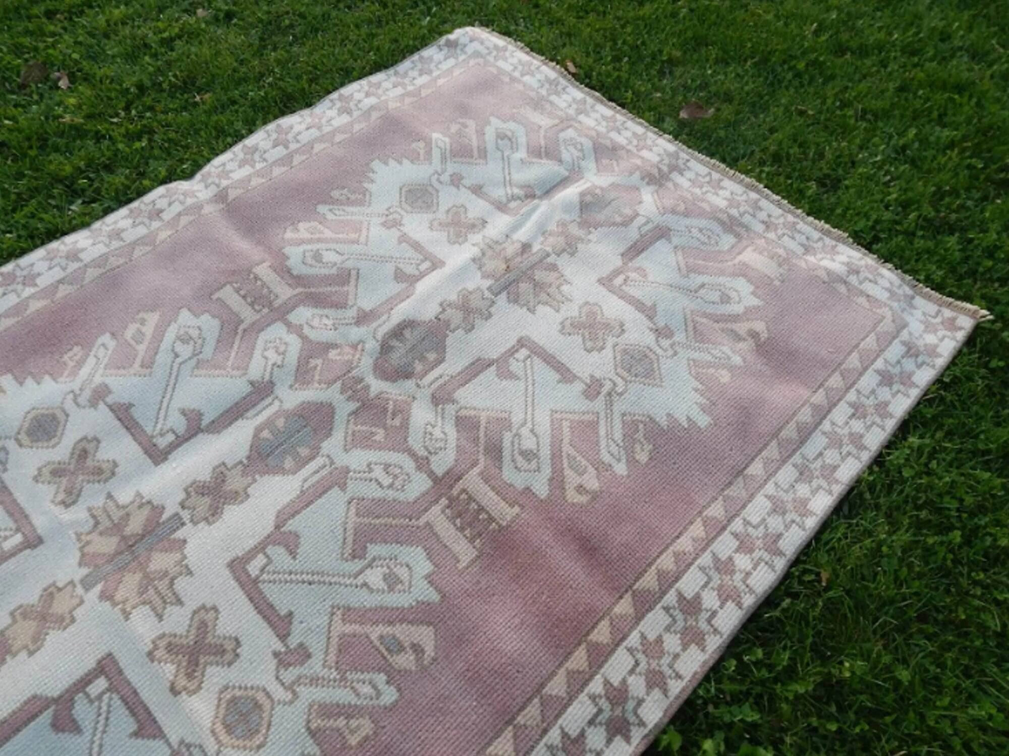 Vintage handmade Turkish rug 120x168 cm