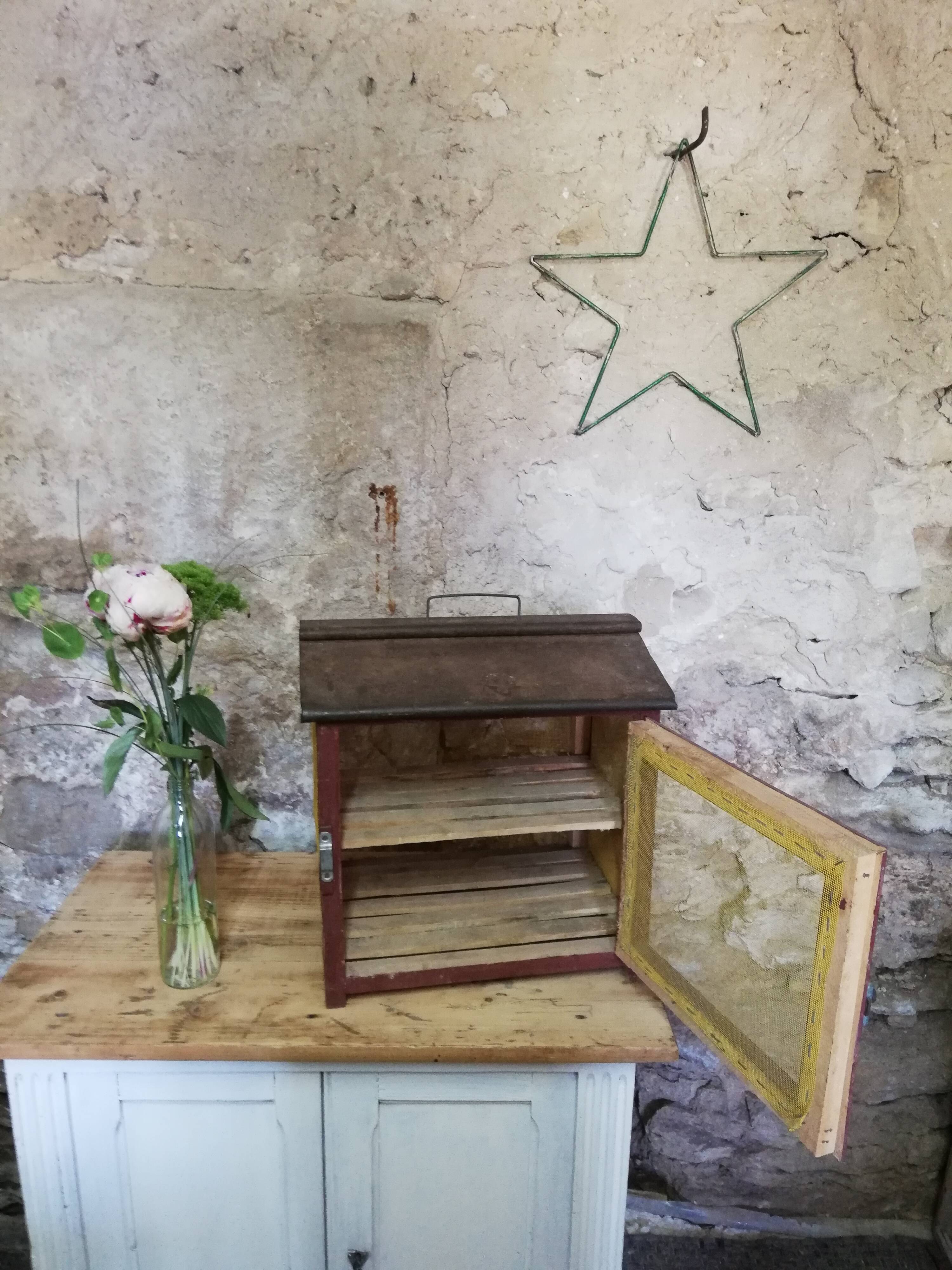 Vintage eating guard