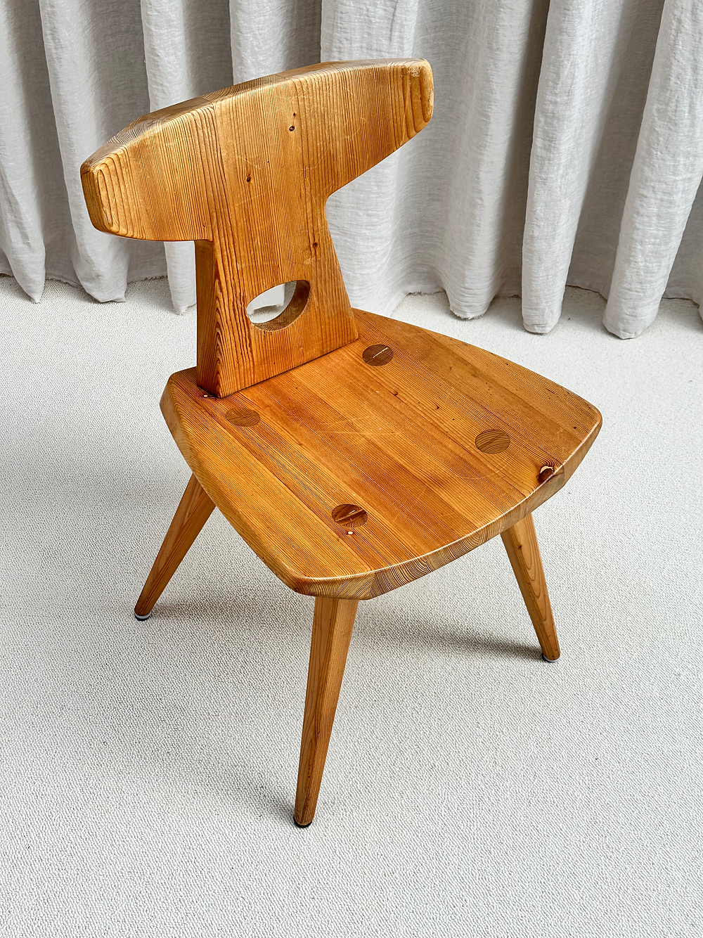 Set of 4 solid pine chairs. Designed by Jacob Kielland-Brandt for I. Christiansen, Denmark, 1960s.