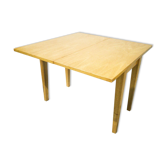 Children's wallet table
