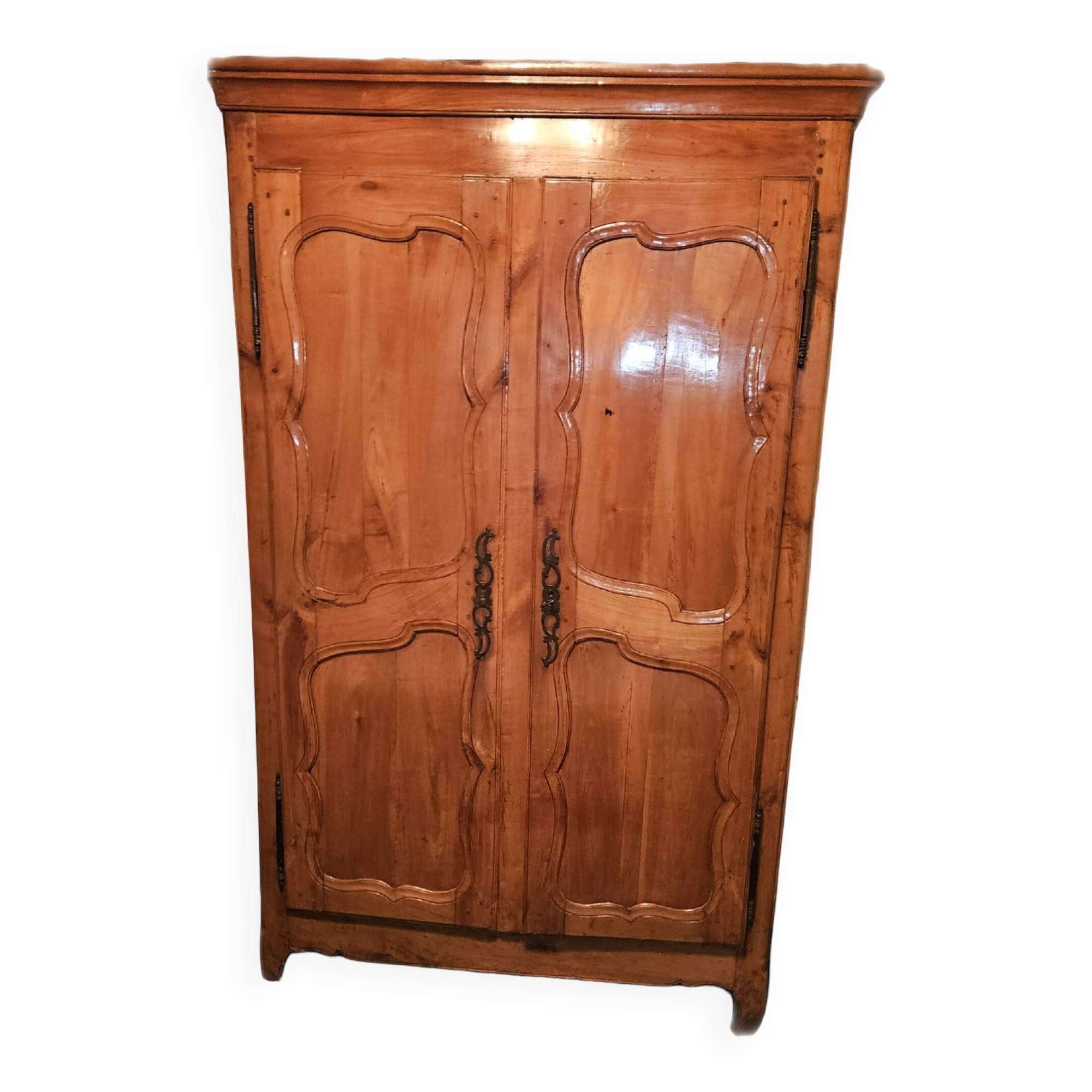 Small wardrobe with caramel patina