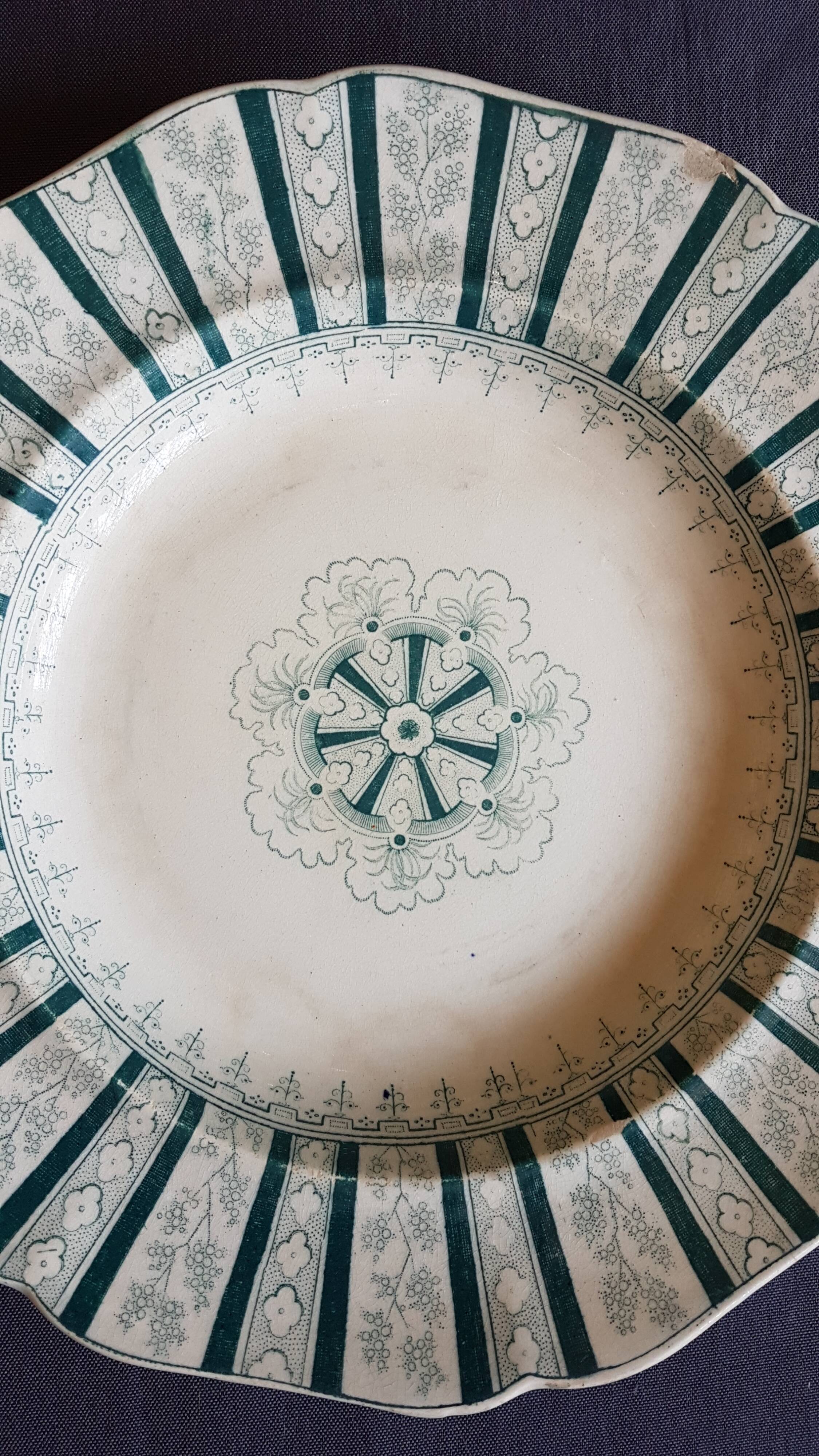A plate made of earthenware decorated with flower crown