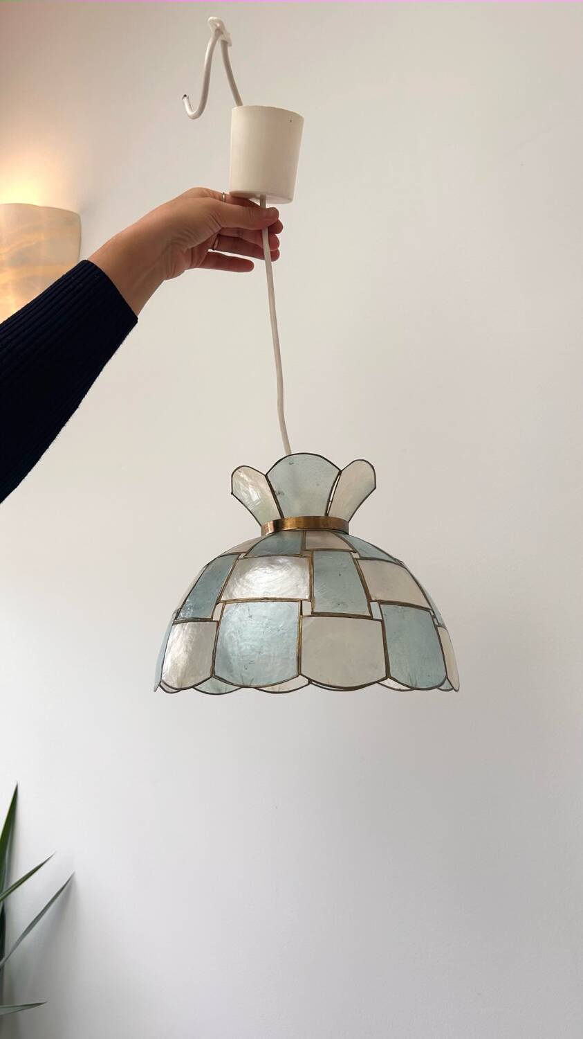 Mother-of-pearl pendant "Illusion"