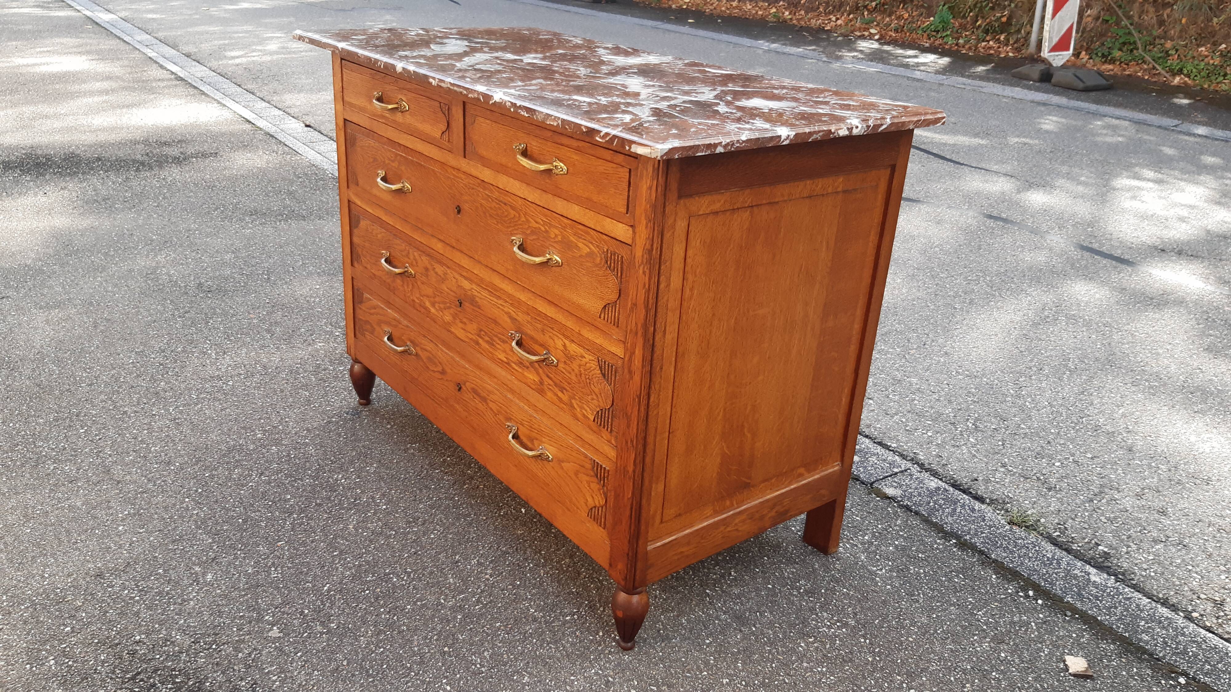 Antique chest of drawers
