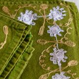 Suite of 8 olive green napkins embroidered vintage flowers 50s