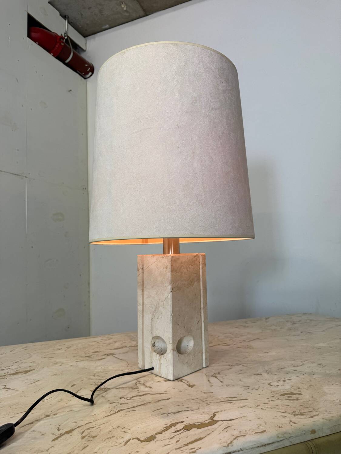 Mid Century Modernist Brutalist Italian Travertine table lamp, 1960s
