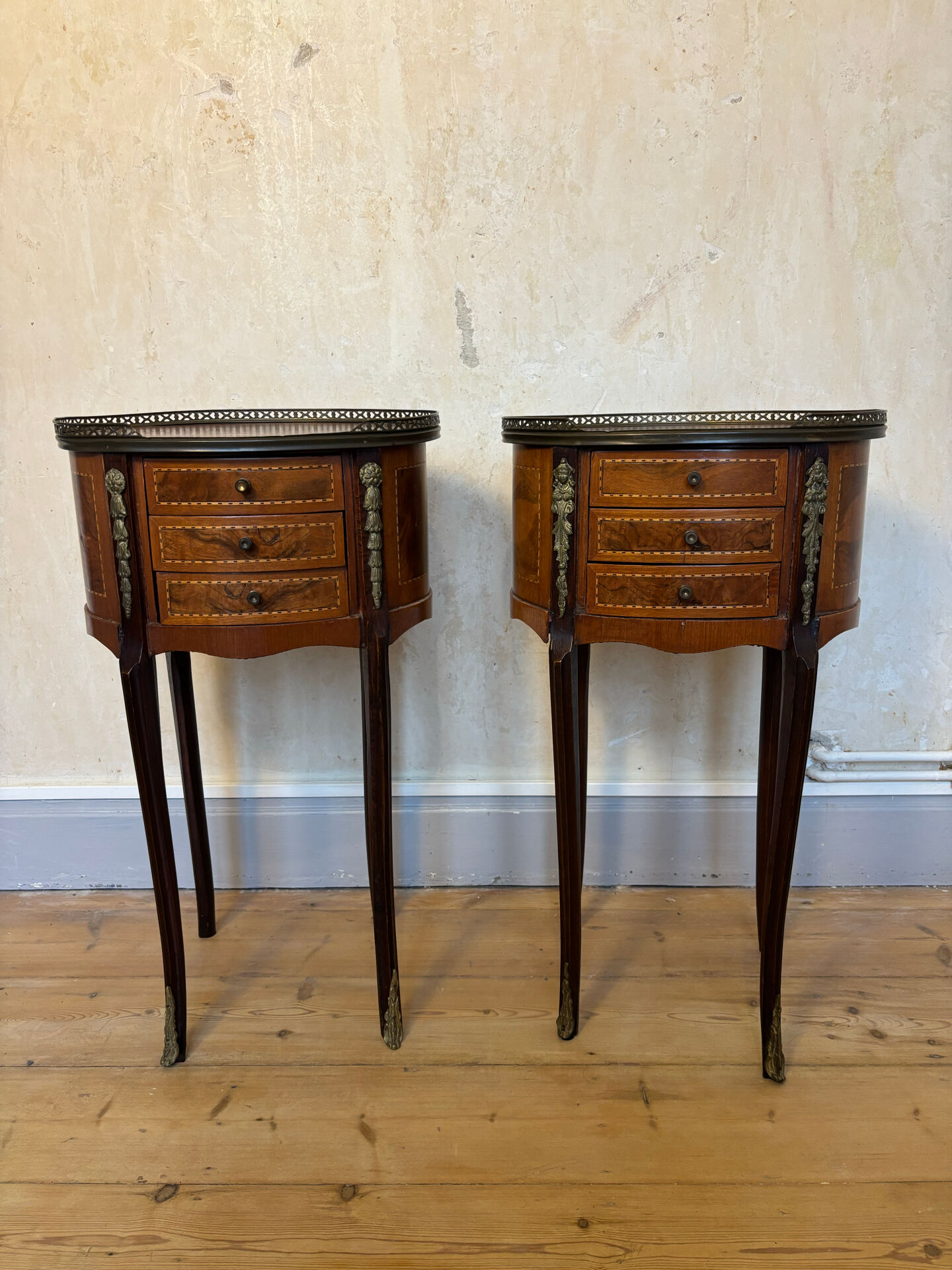 Paire de tables de chevets de style Transition