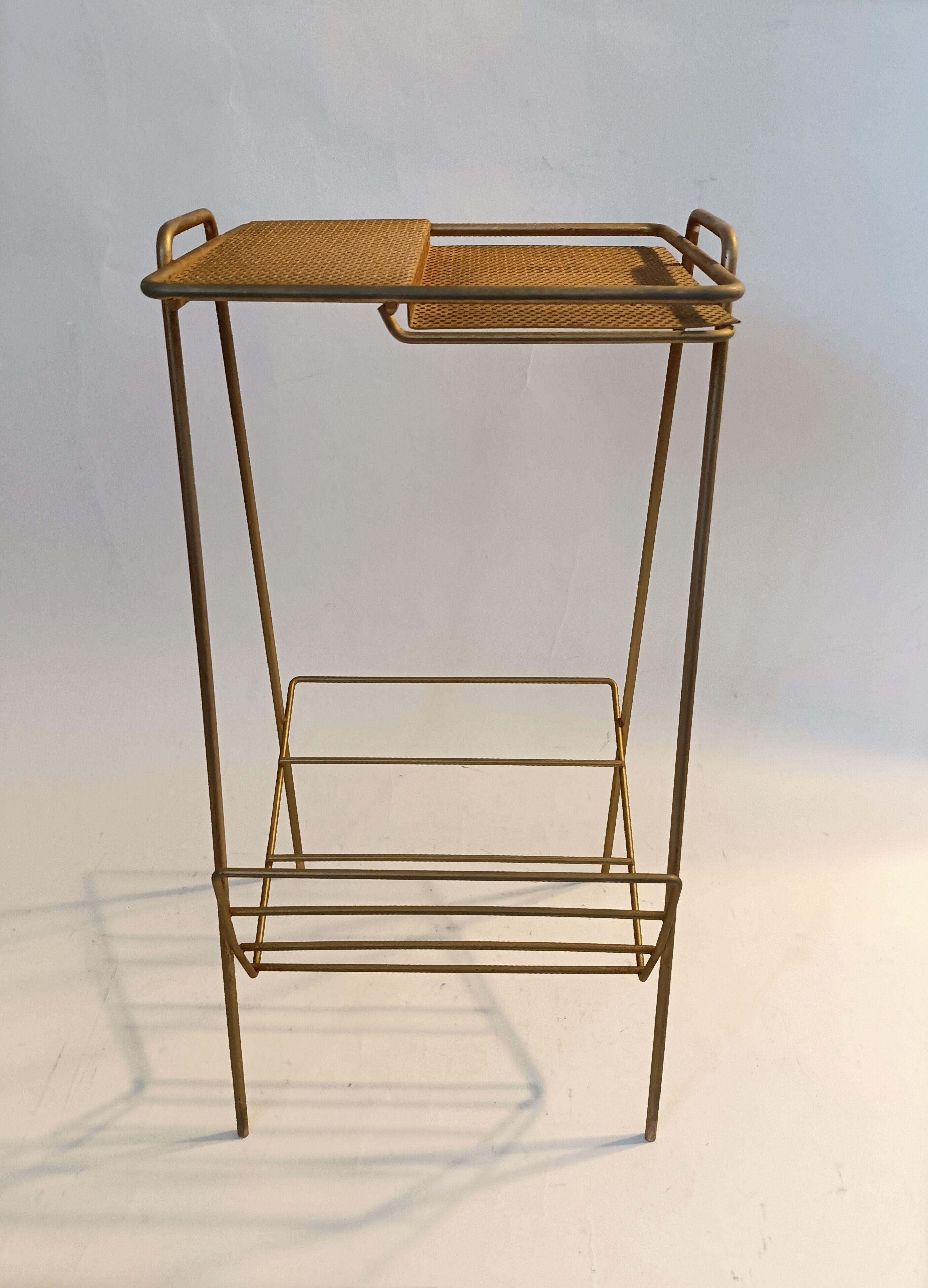 Magazine holder table in gold metal 1950 vintage
