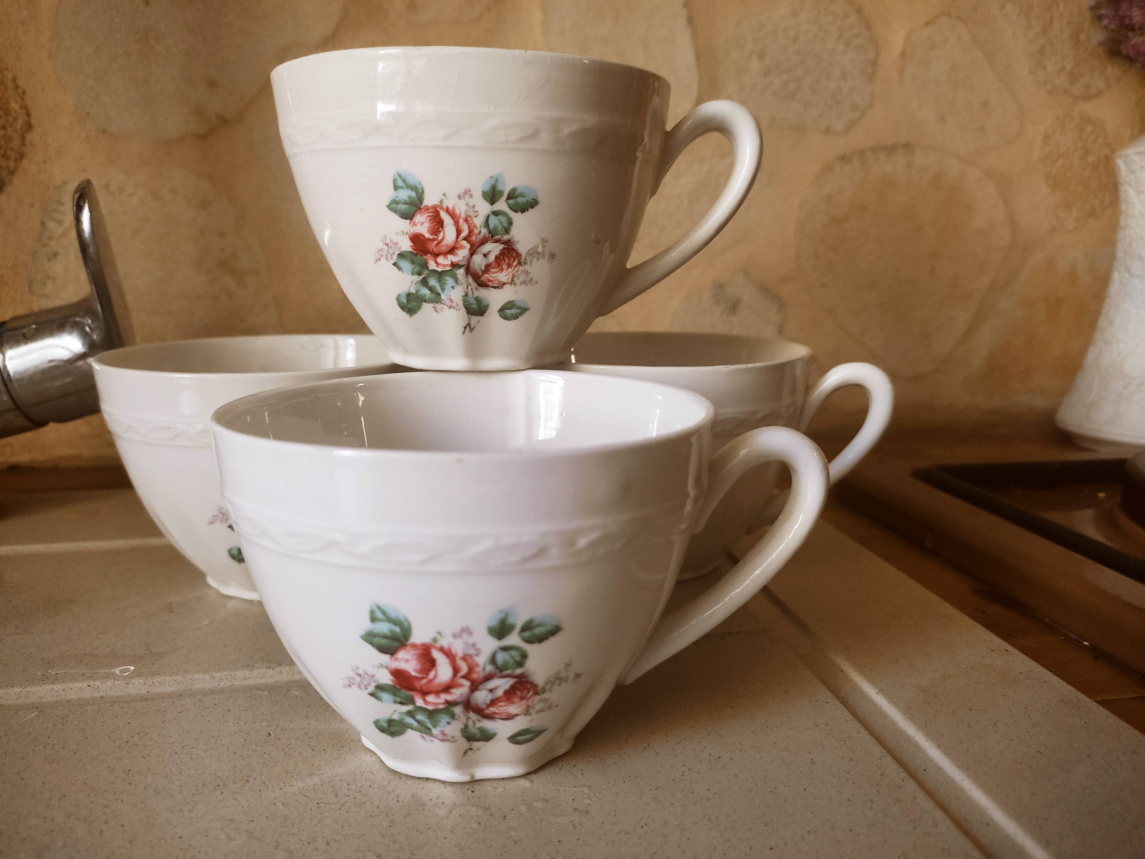 Set of 4 earthenware chocolate cups
