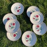 8 vintage flat plates decorated with stylized roses
