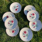 8 assiettes  plates vintage a décor de roses stylisées