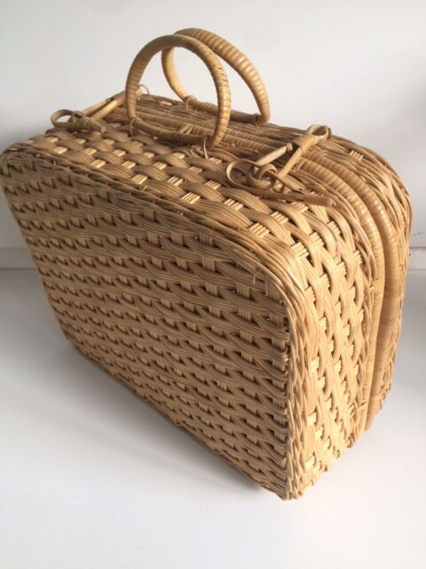 Suitcase round Wicker vintage
