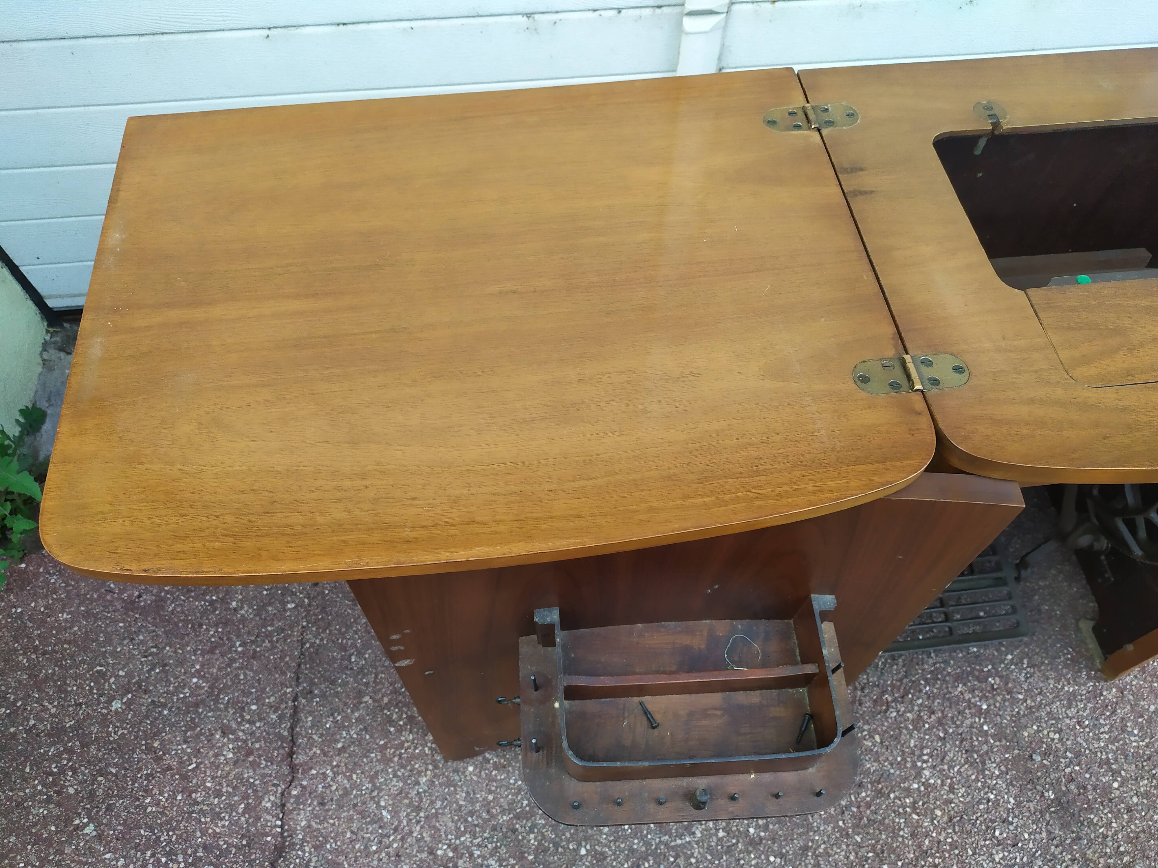 Meuble pour machine a coudre Singer - petit Bureau