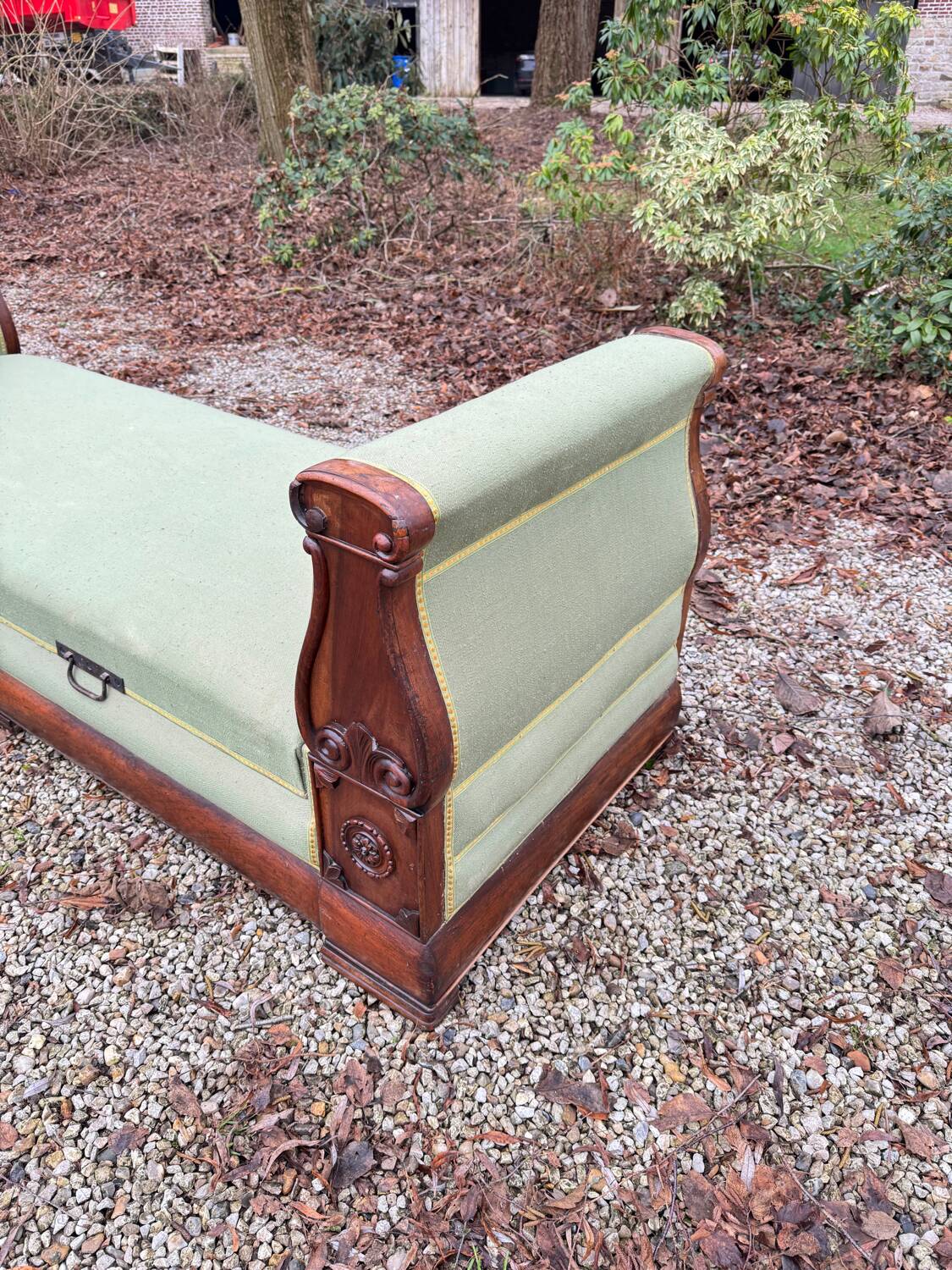 Banquette, lit de repos formant coffre en acajou d’époque restauration