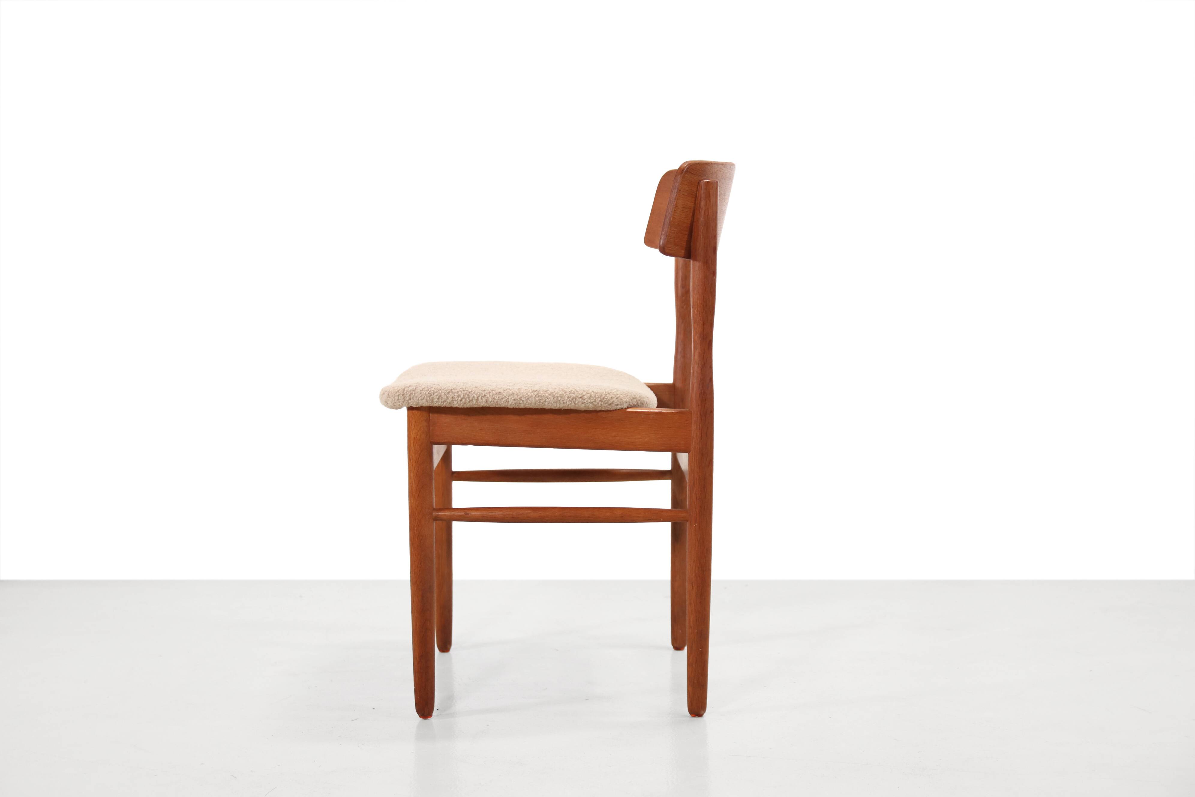 Ensemble de quatre chaises design scandinave danois