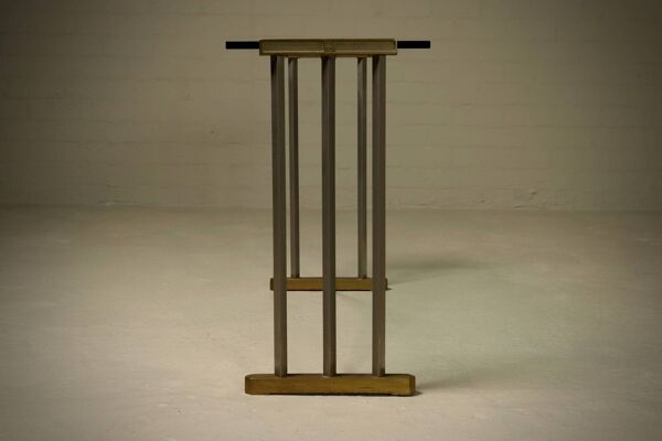 Table console en laiton, plateau en verre par Peter Ghyczy, années 1970