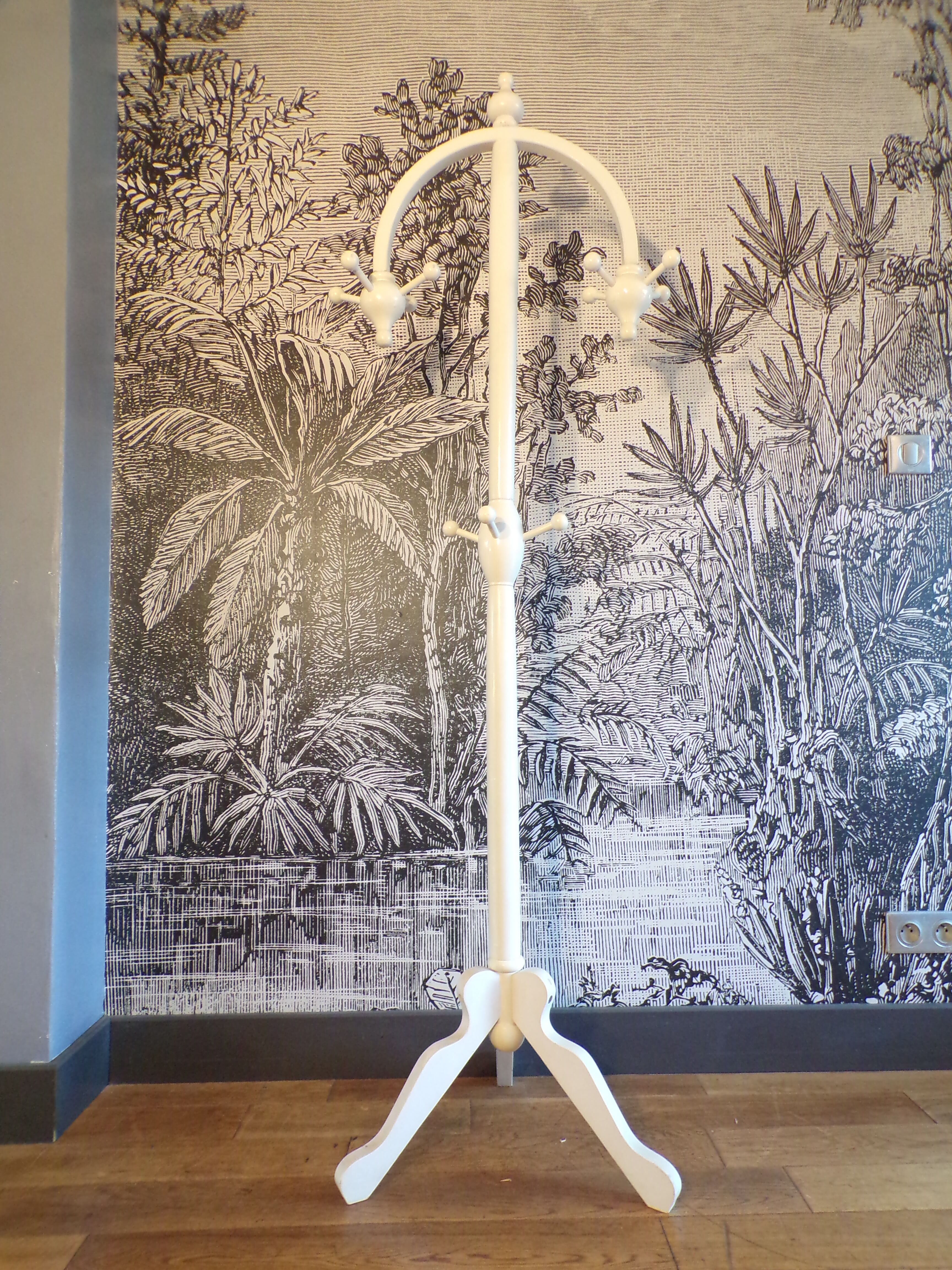 Sputnik parrot coat hanger